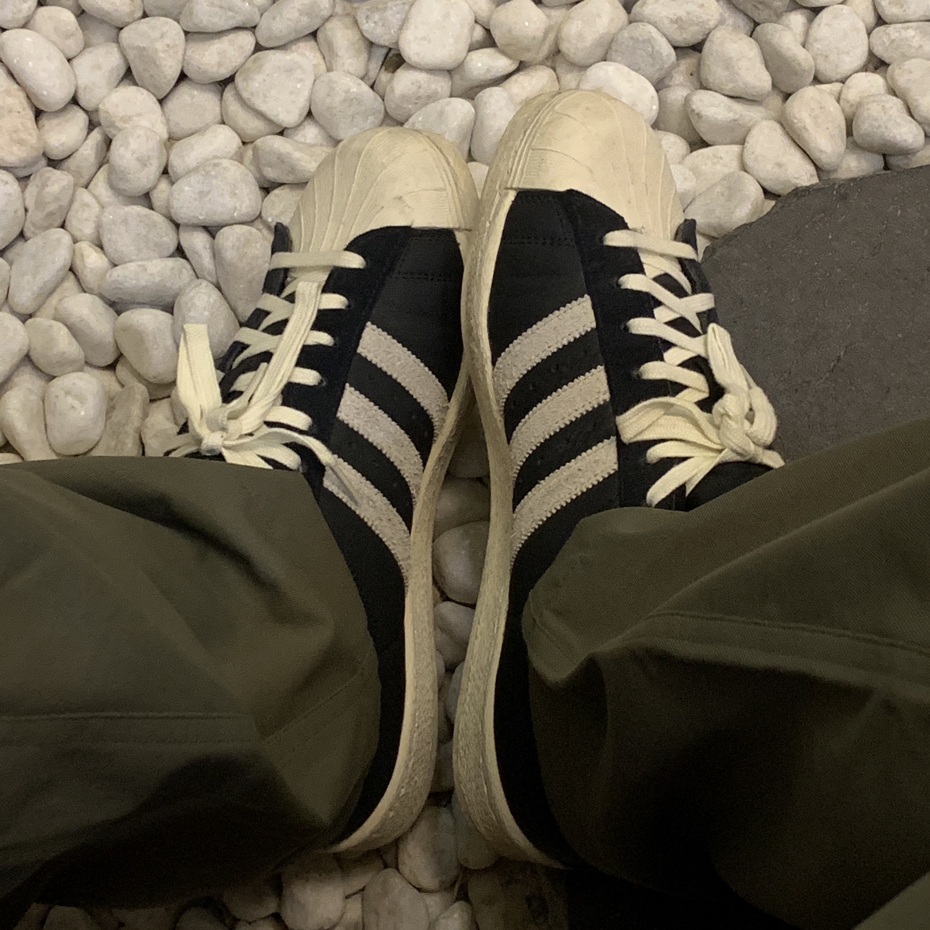 Adidas Superstar 82 Black White 착용 스타일