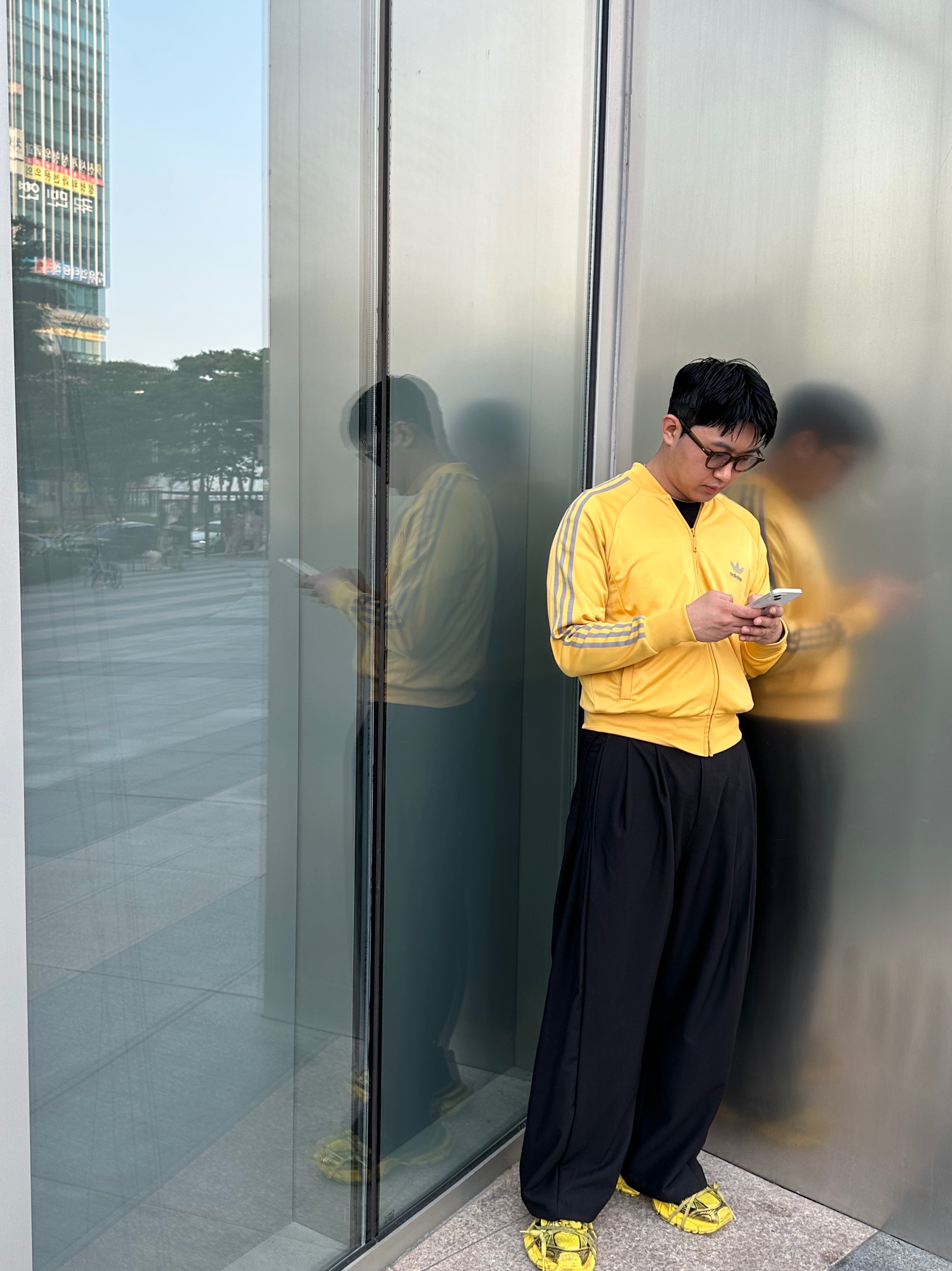 Balenciaga 3XL Sneakers Yellow Black 착용 스타일 - 3