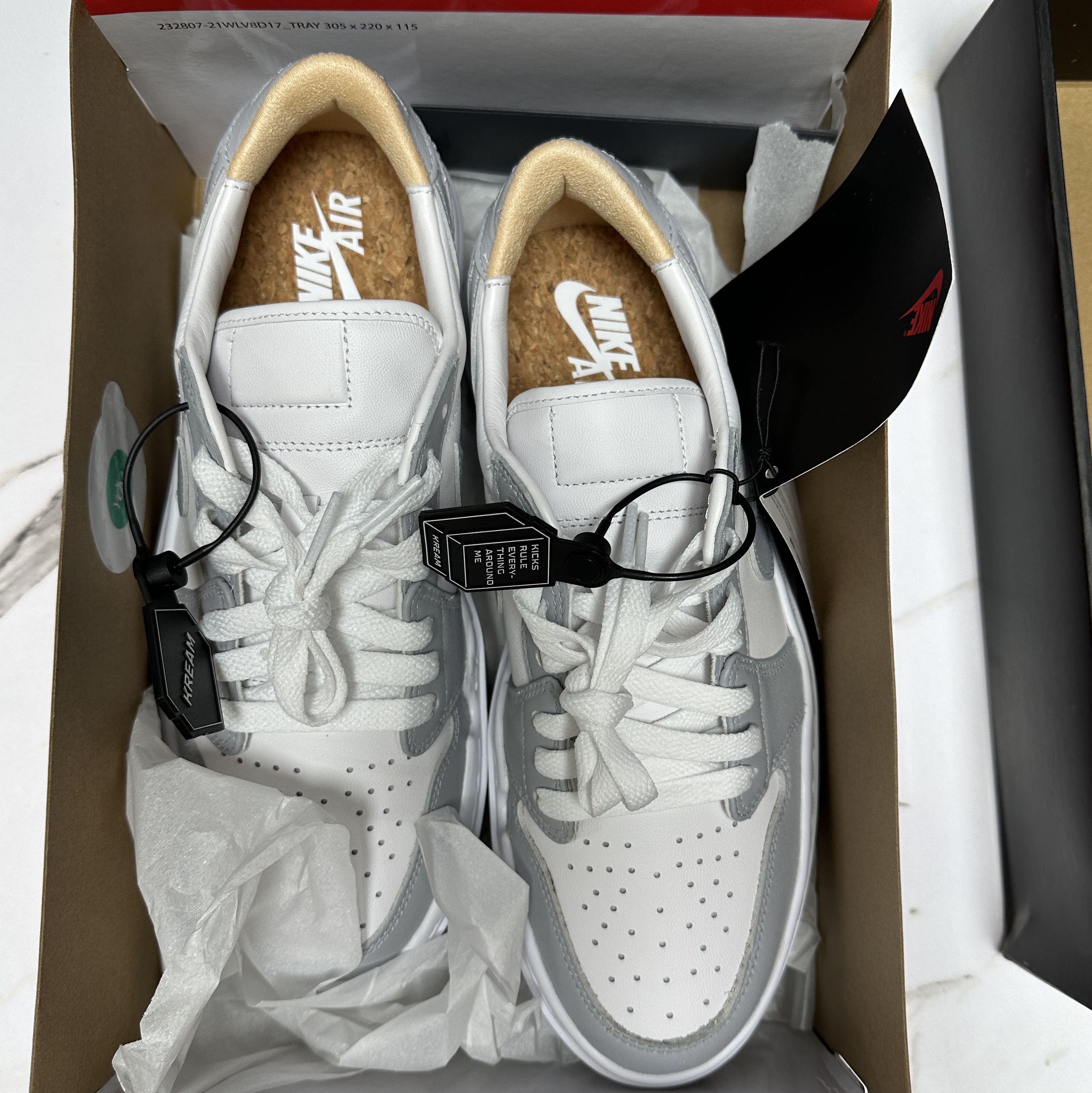 (W) Jordan 1 Elevate Low White and Wolf Grey 착용 스타일 - 2