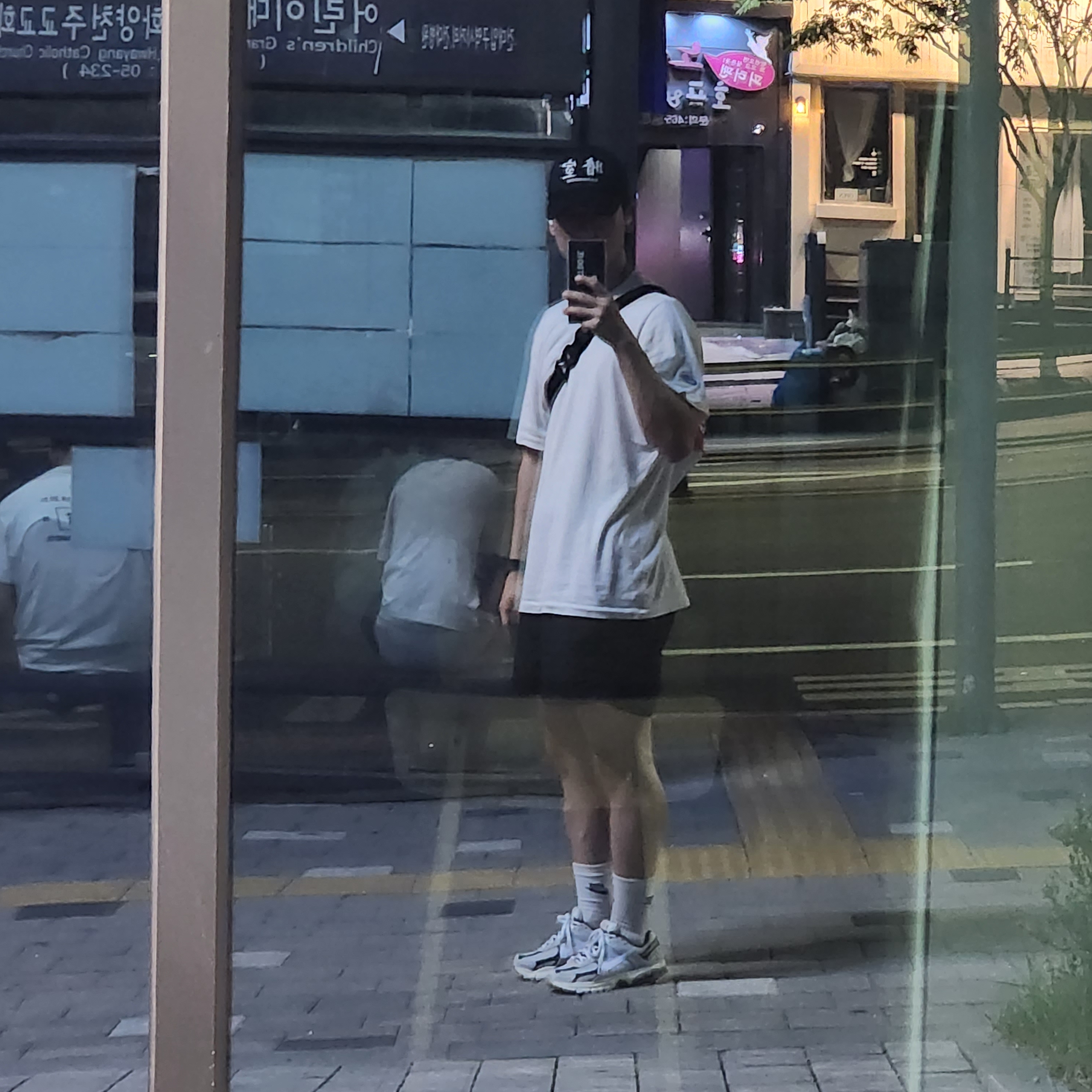 Nike Zoom Vomero 5 Light Bone and Black, Nike NRG ACG Trail Shorts Black Dark Smoke Grey - Asia 착용 스타일