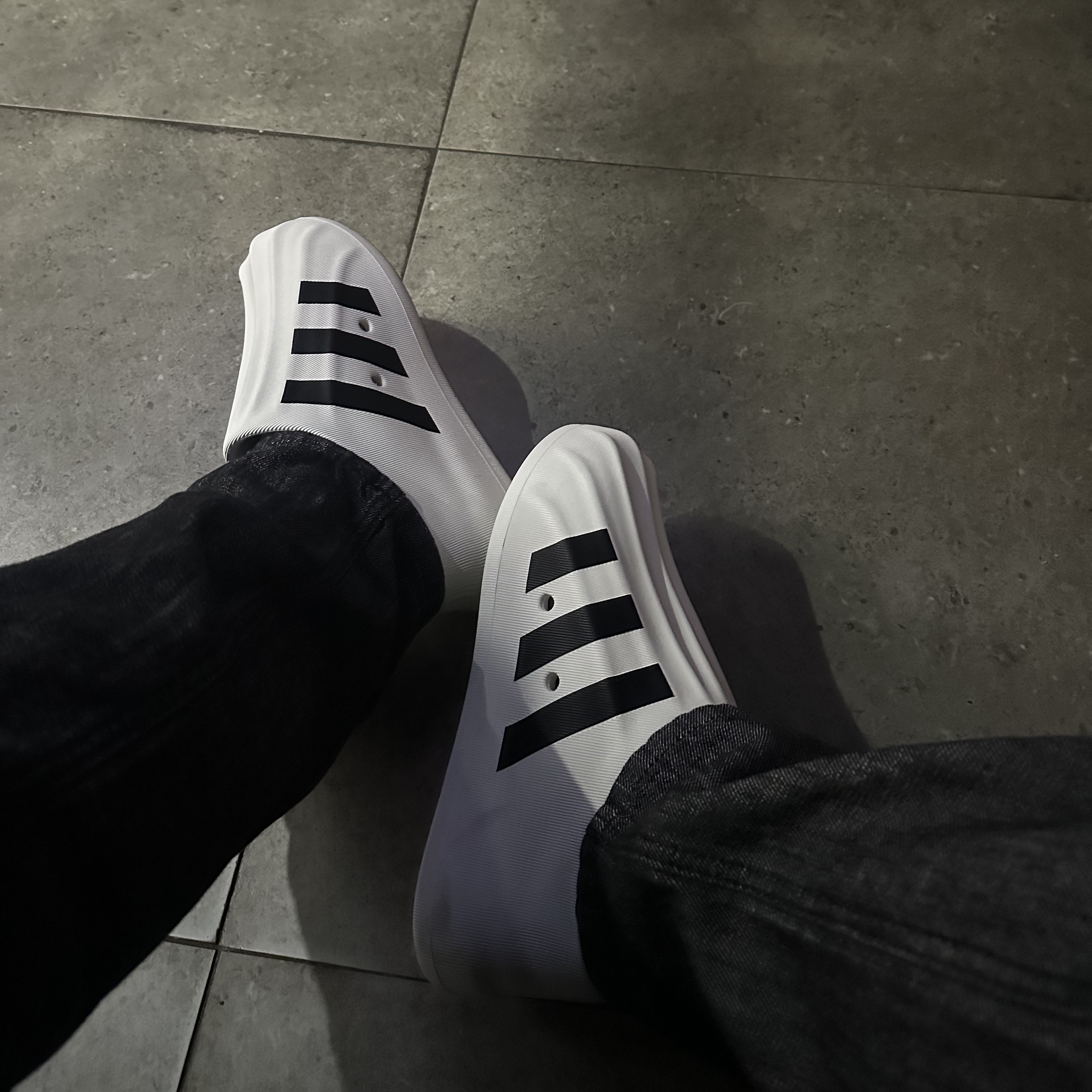 Adidas Adifom Superstar Core White 착용 스타일