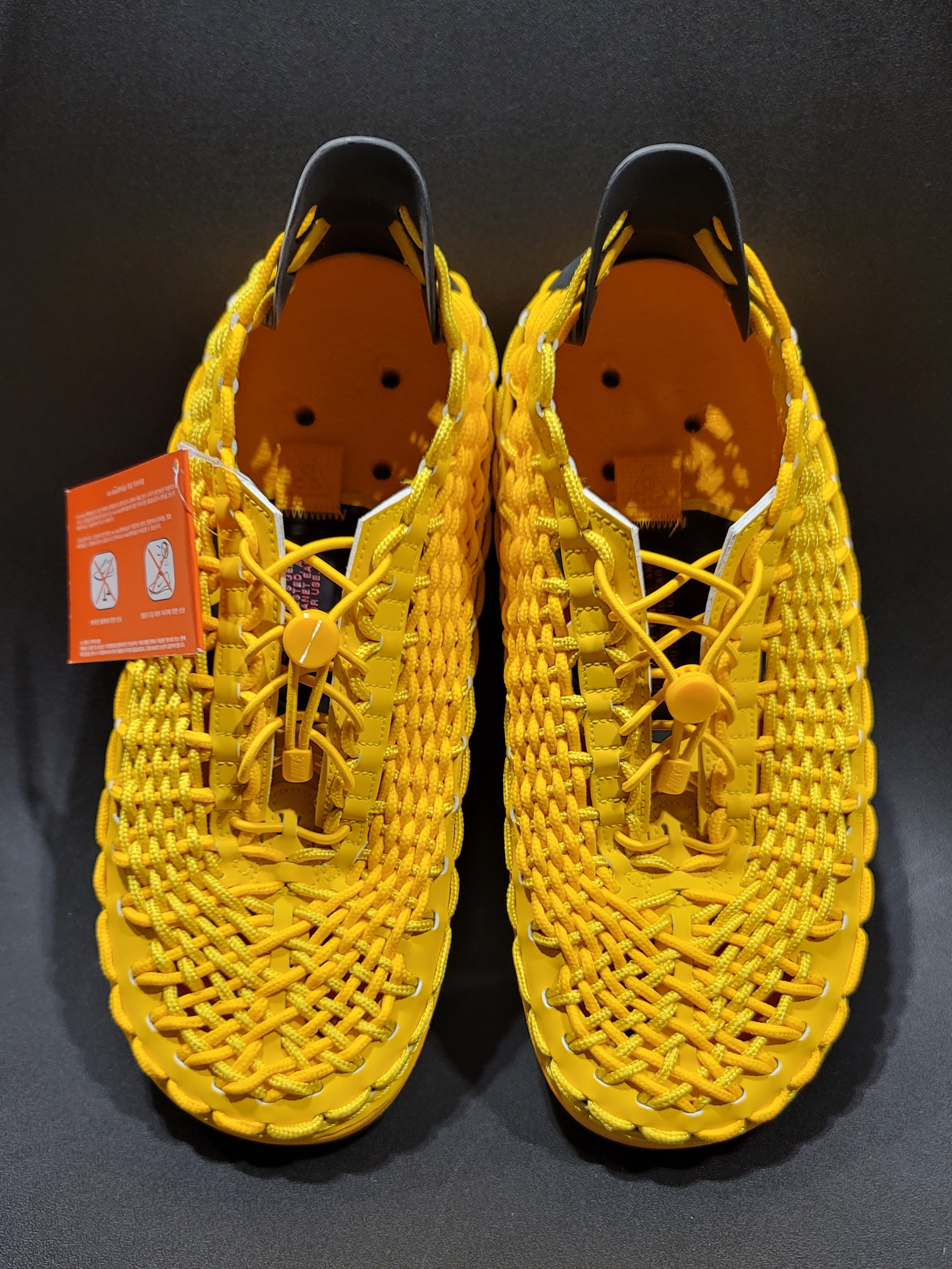 Nike ACG Watercat+ Vivid Sulfur 착용 스타일