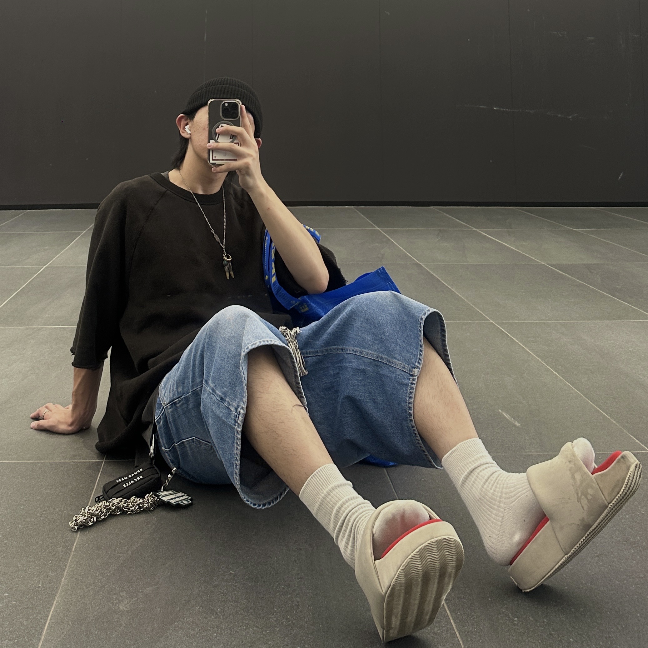 Y-3 Slide Brown Red, Human Made Military Card Case Black 착용 스타일 - 4