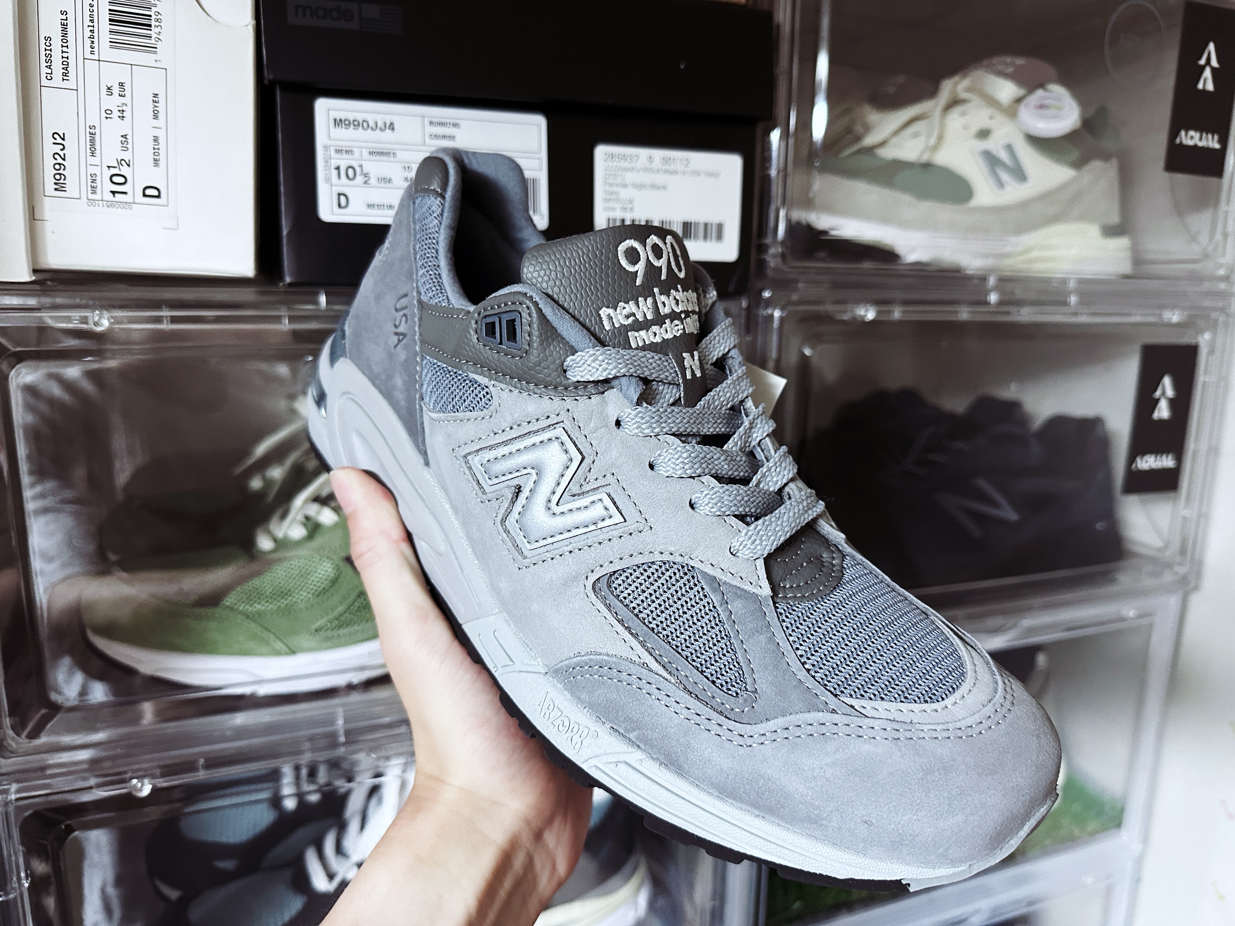 New Balance x WTAPS 990v2 Made in USA Grey 착용 스타일 - 2