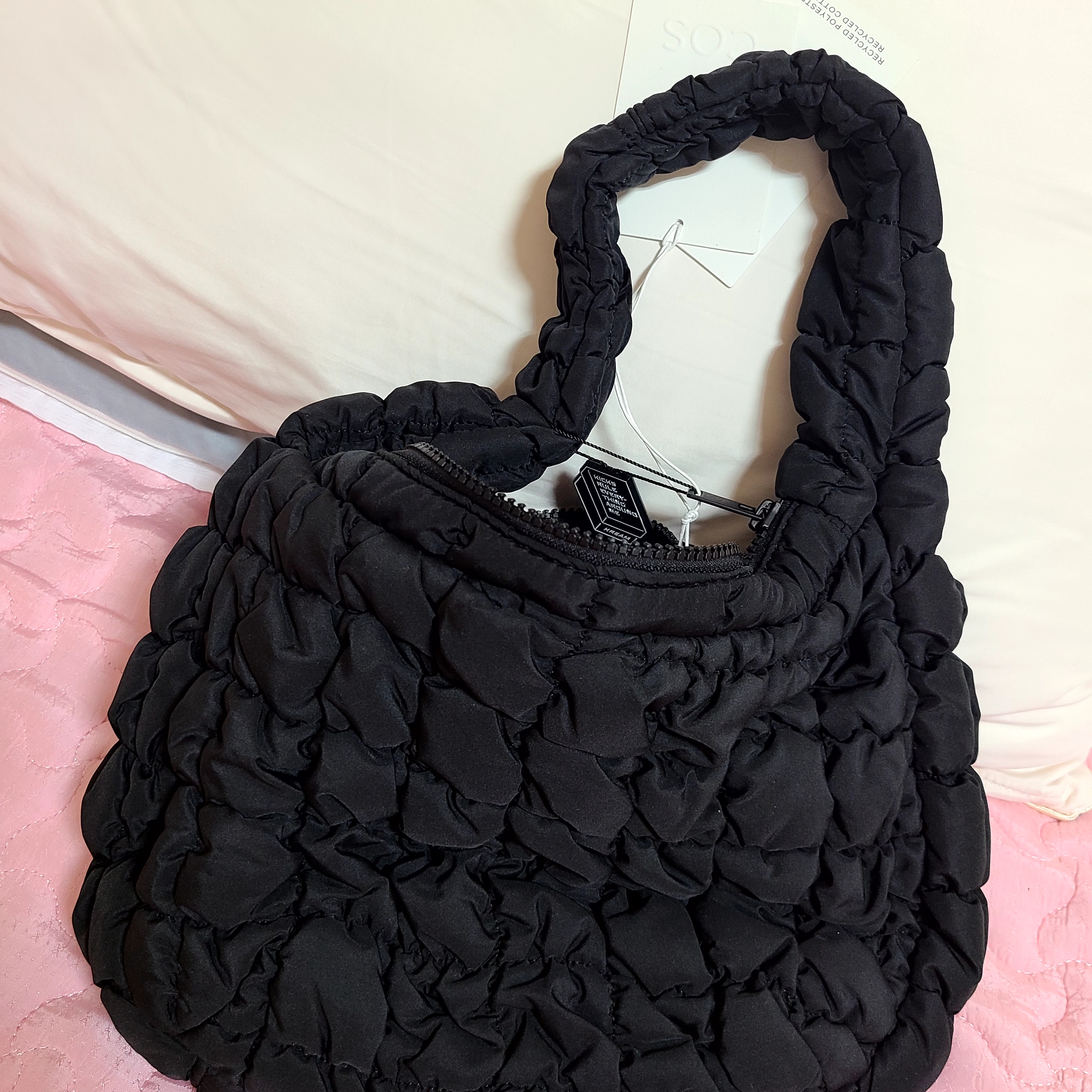 COS Quilted Mini Bag Black 착용 스타일