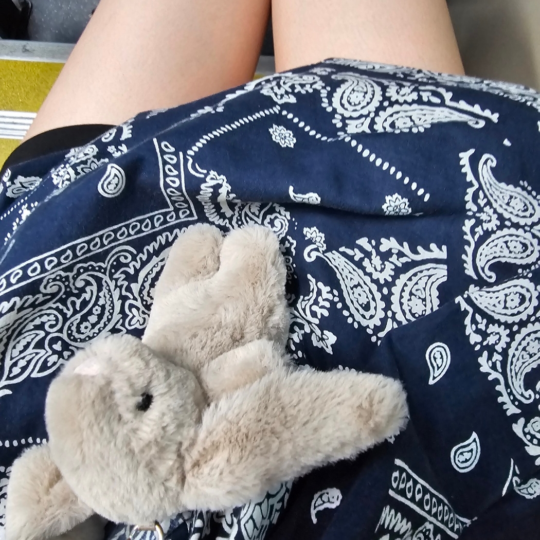 Jellycat Bashful Bunny Bag Charm Beige 착용 스타일