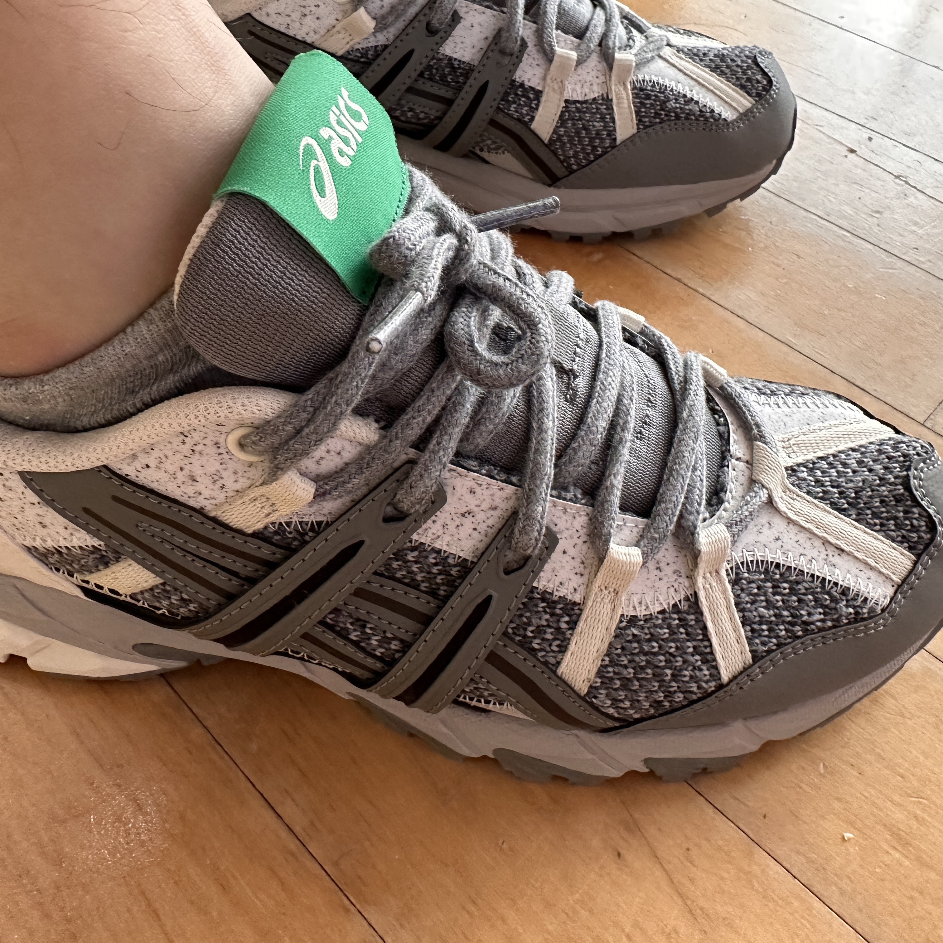 Asics Gel-Sonoma 15-50 Oyster Grey Cream 착용 스타일 - 1