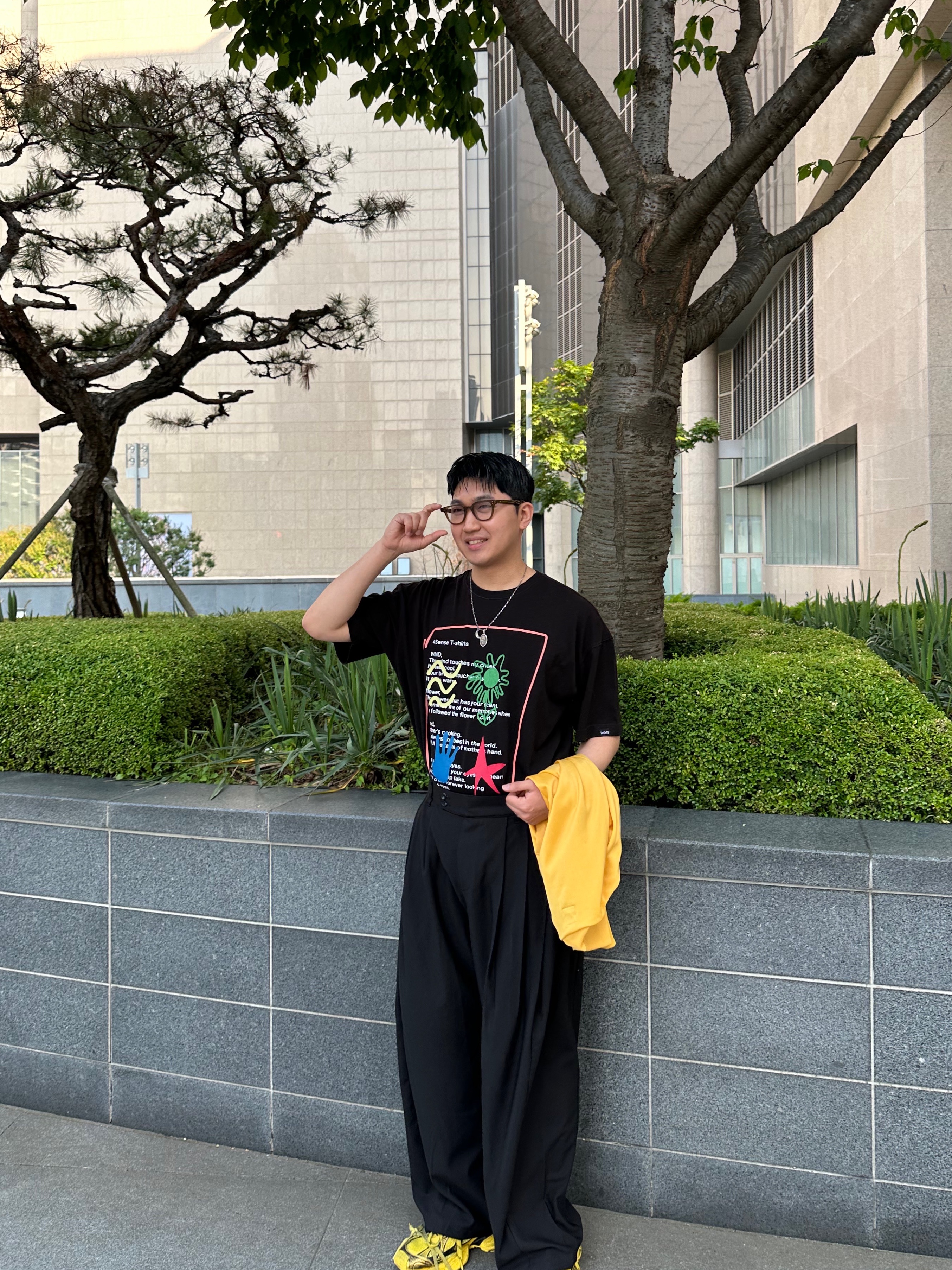 Balenciaga 3XL Sneakers Yellow Black 착용 스타일 - 2