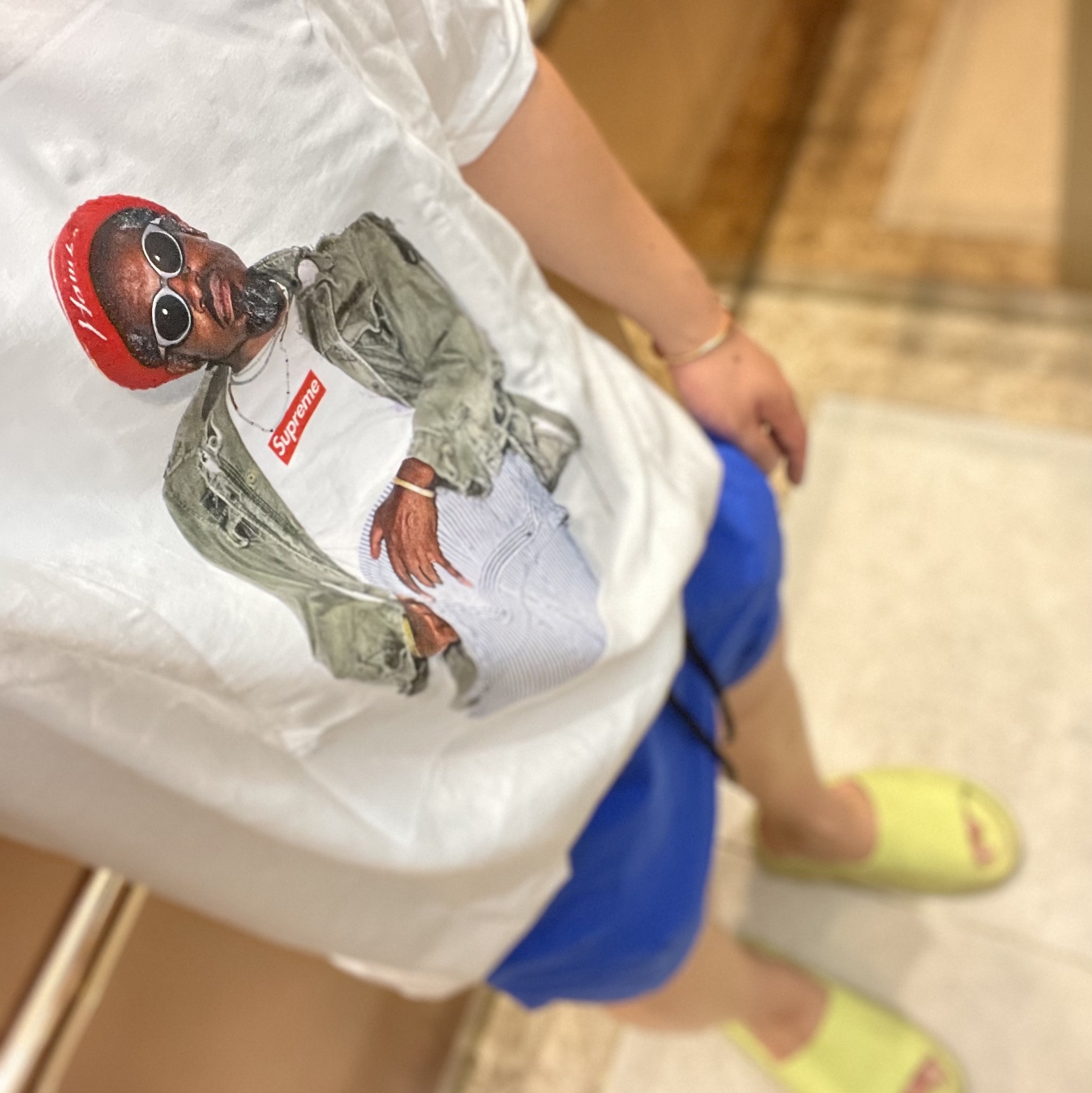 Supreme Andre 3000 T-Shirt White - 22FW, Adidas Yeezy Slide Glow Green 2022/2023 착용 스타일