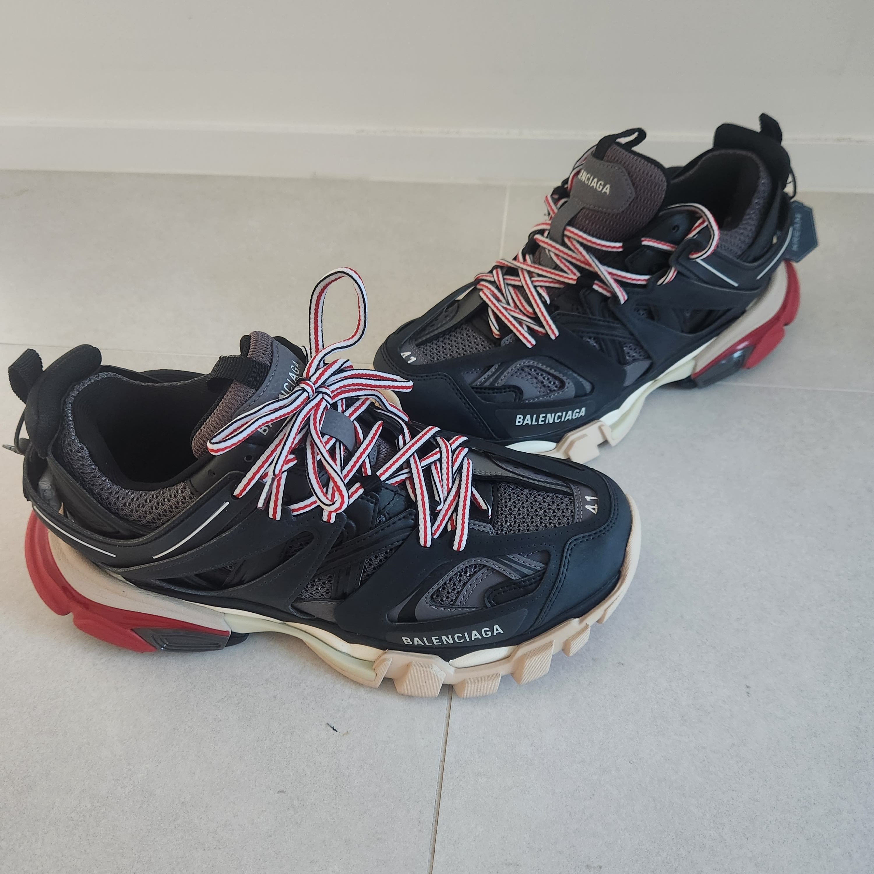 Balenciaga Track Sneakers Black Red 2019 착용 스타일