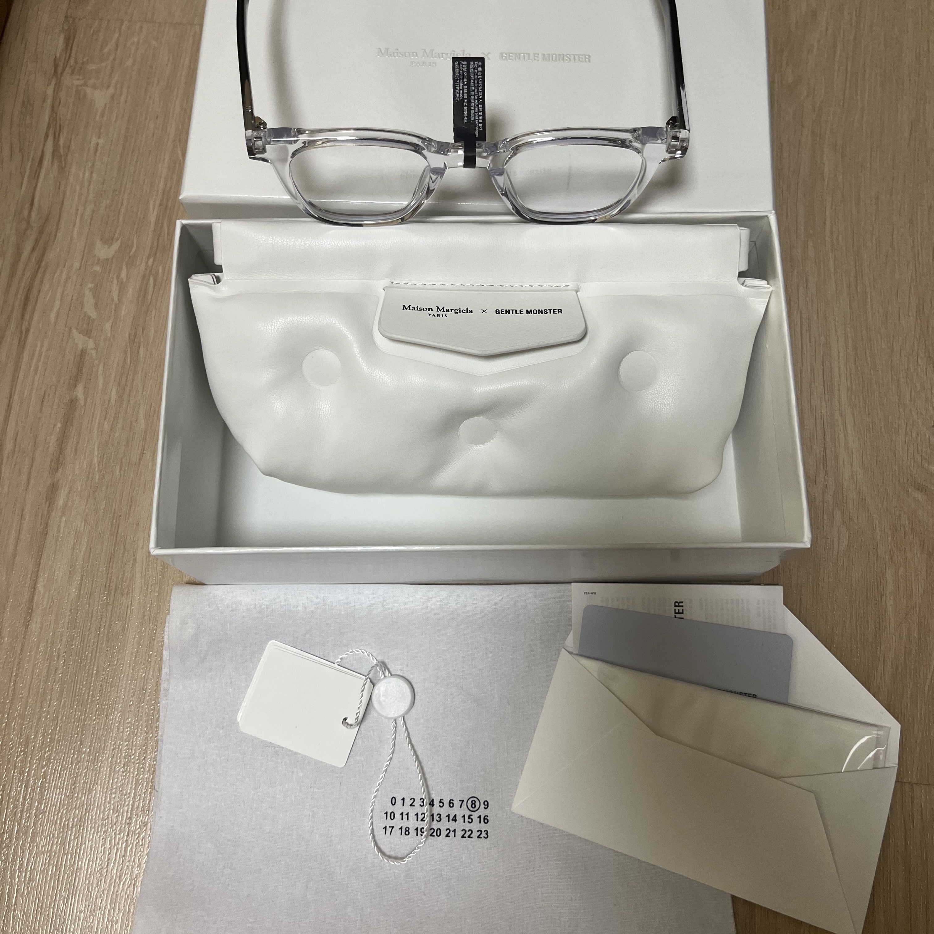 Gentle Monster x Maison Margiela MM010 Clear Black Gradient 착용 스타일