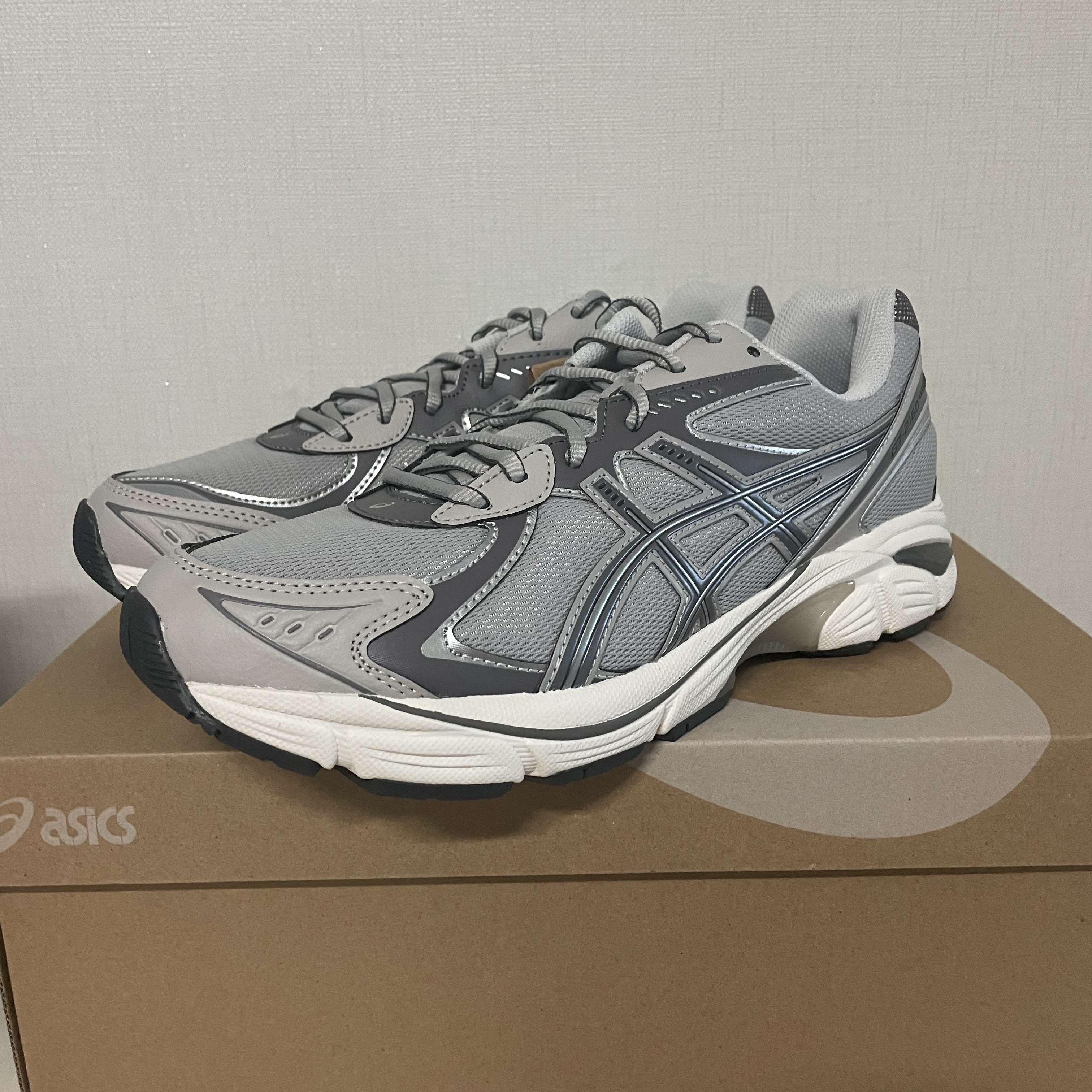 Asics GT-2160 Oyster Grey Carbon 착용 스타일 - 1