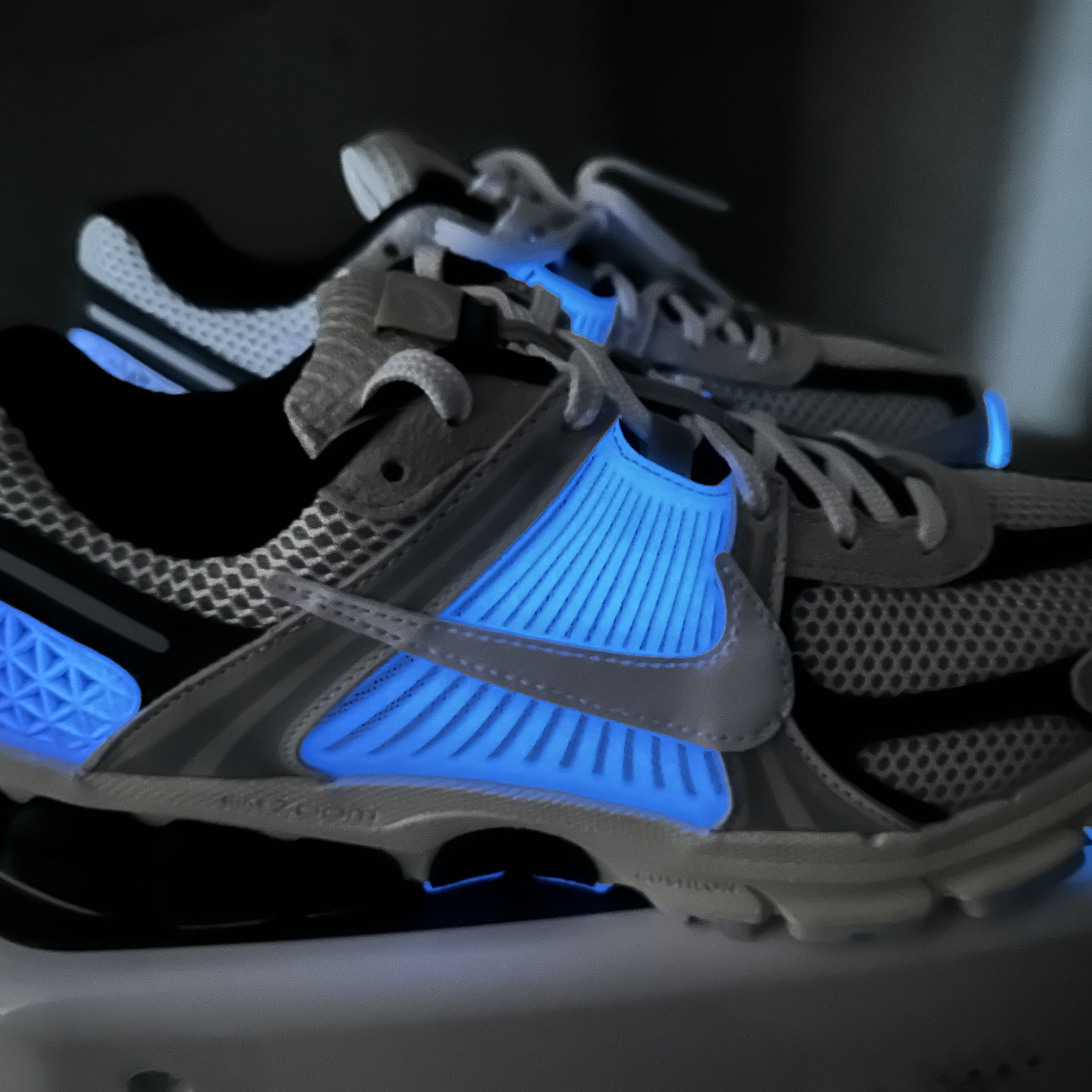 Nike Zoom Vomero 5 Light Bone and Black 착용 스타일