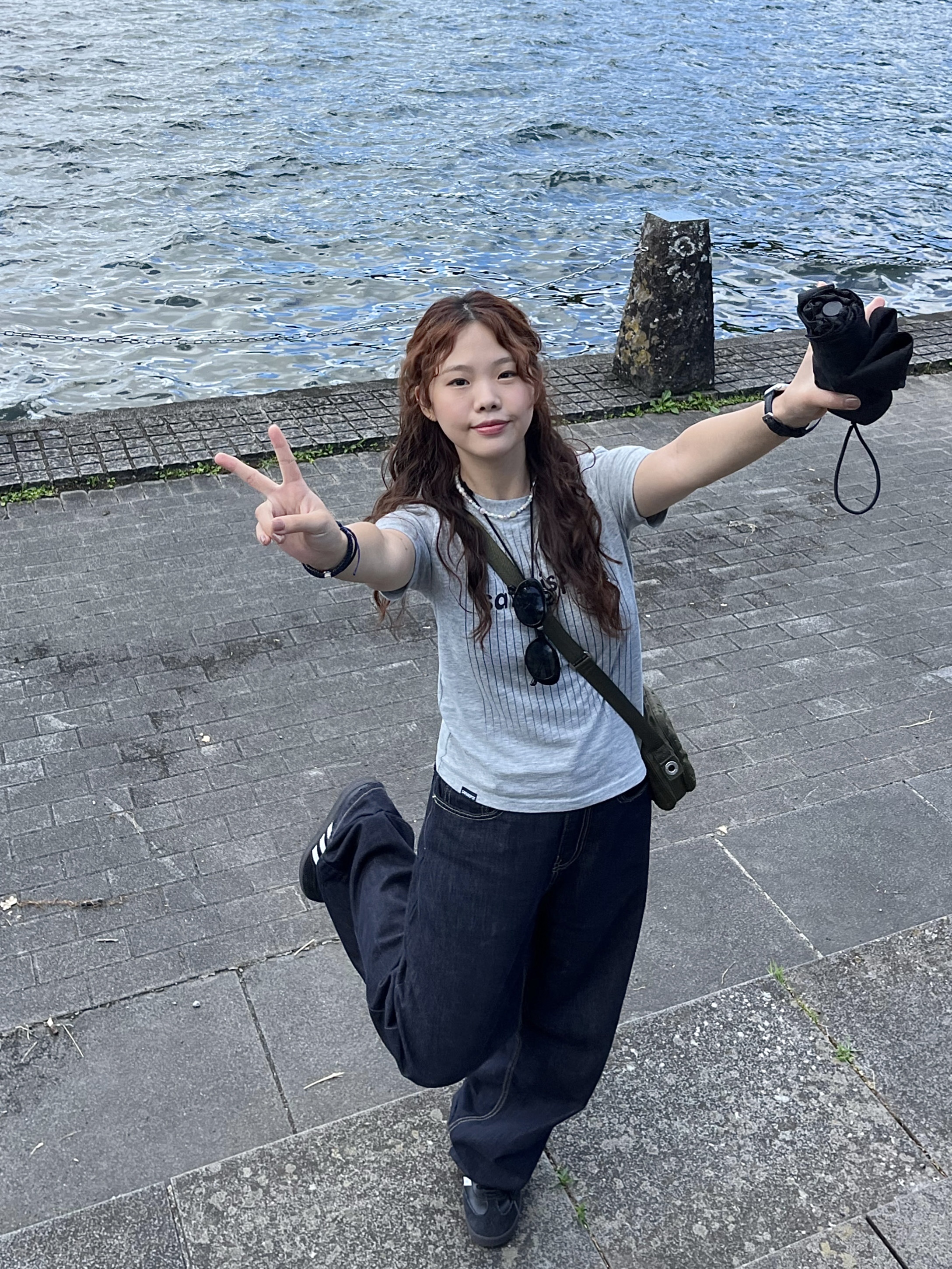 Safarispot Women 1/2 Safarispots Magazine Tee Gray 착용 스타일