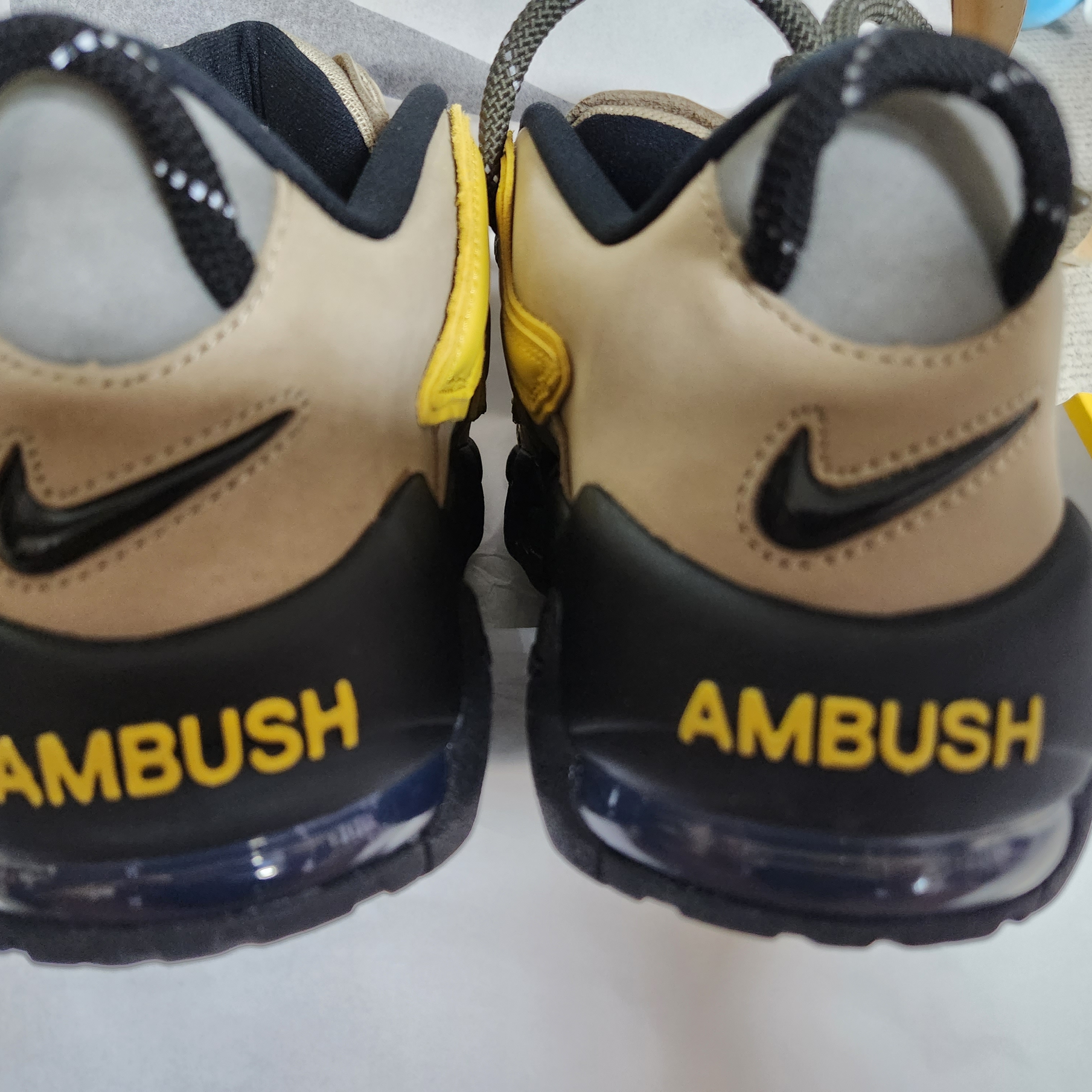Nike x Ambush Air More Uptempo Low Vivid Sulfur and Limestone 착용 스타일 - 3