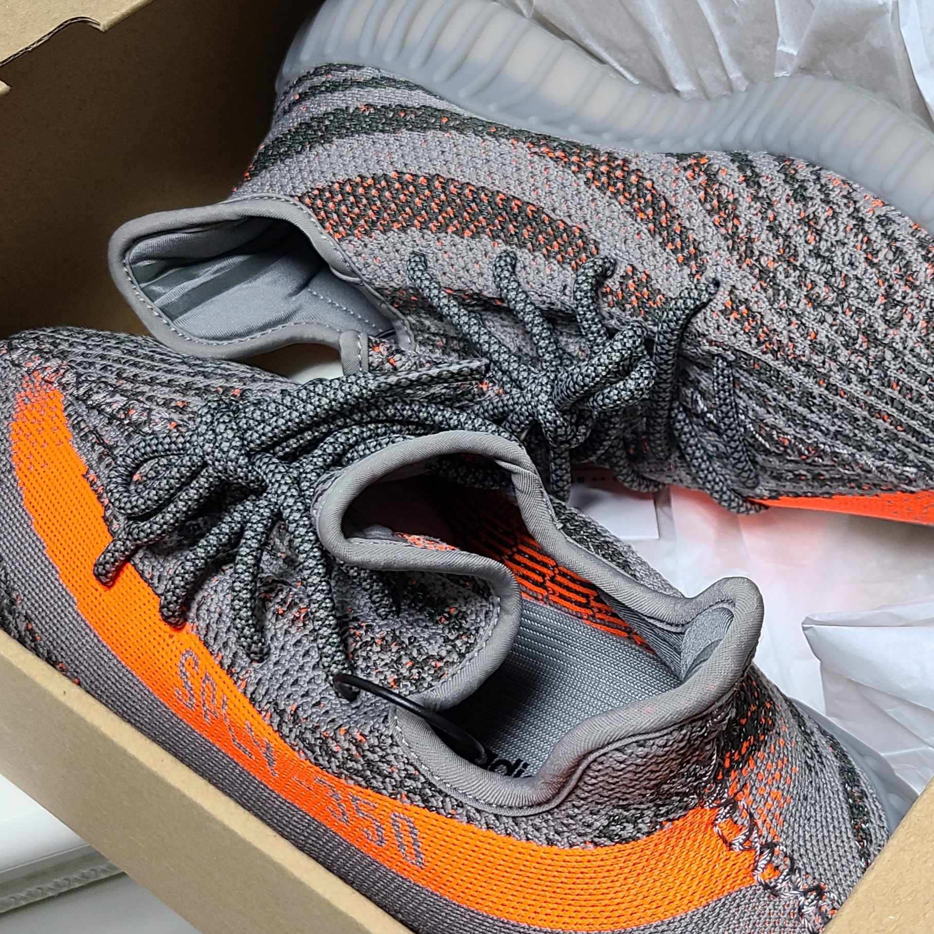 Adidas Yeezy Boost 350 V2 Beluga - Reflective 착용 스타일 - 3