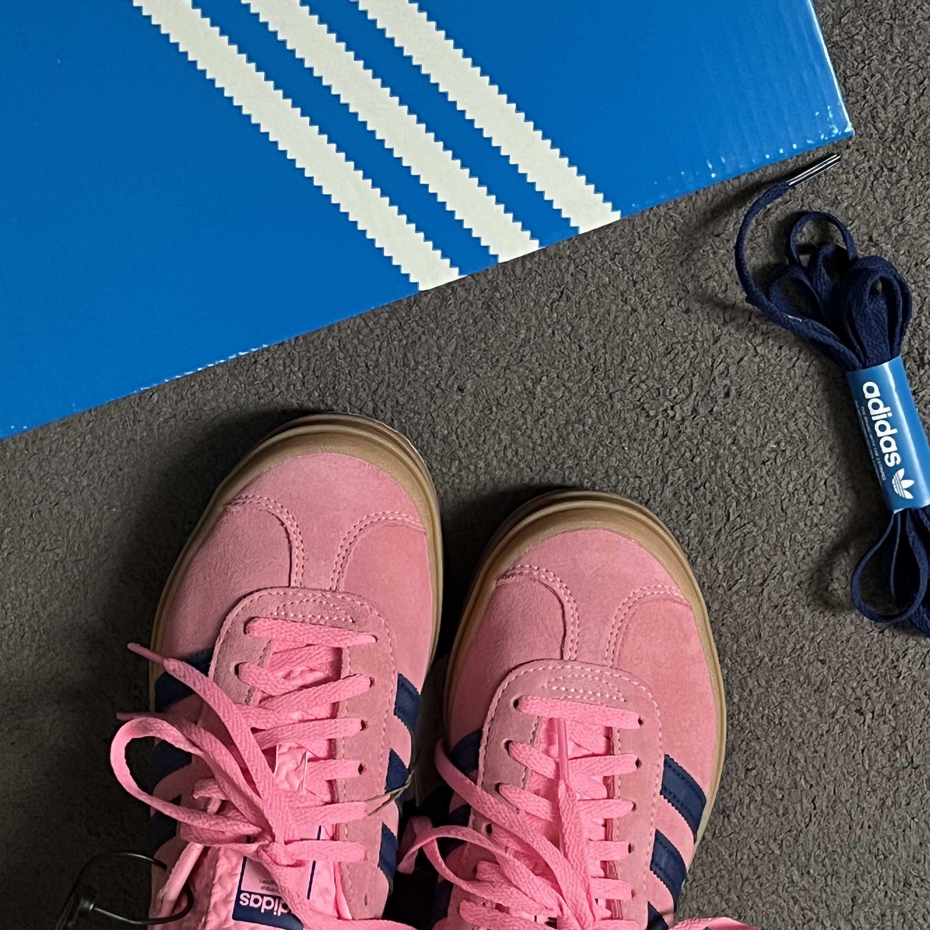 (W) Adidas Gazelle Bold Pink Glow Victory Blue 착용 스타일 - 3
