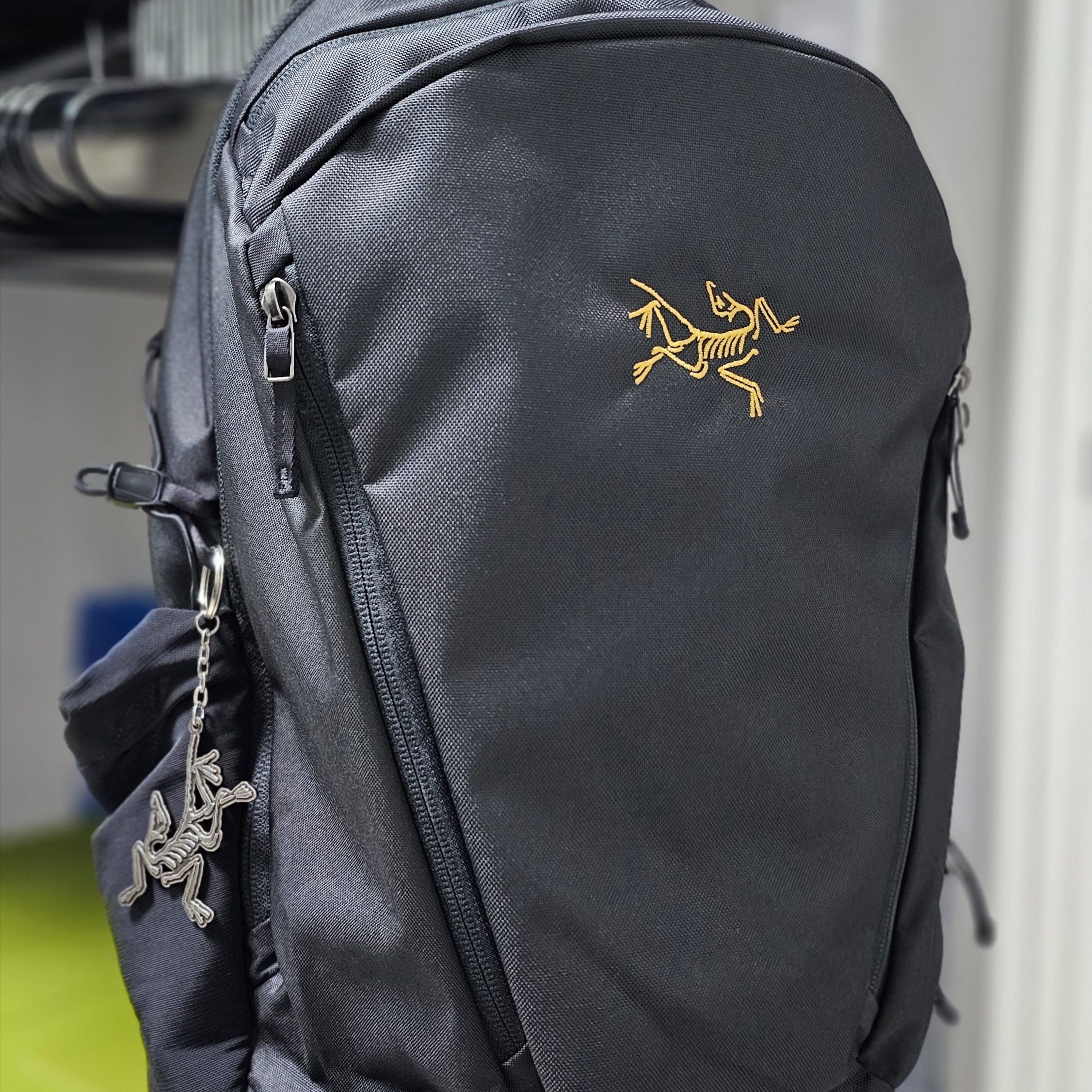 Arc'teryx Mantis 26 Backpack Black 착용 스타일
