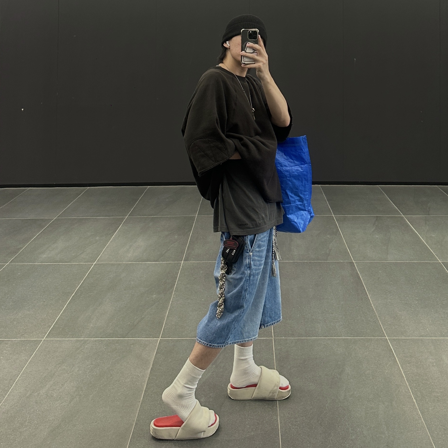 Y-3 Slide Brown Red, Human Made Military Card Case Black 착용 스타일 - 1
