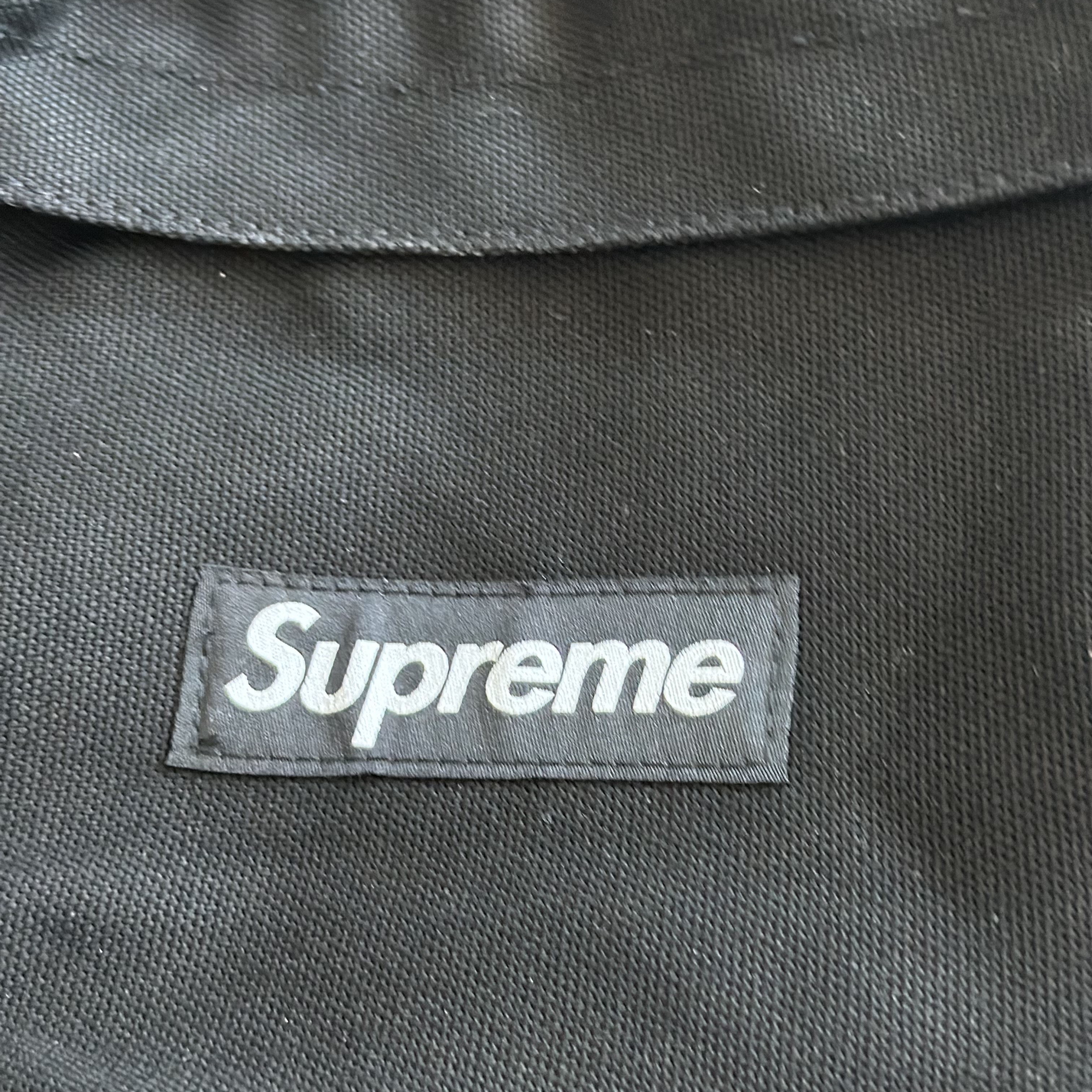 Supreme Canvas Backpack Black 착용 스타일 - 2