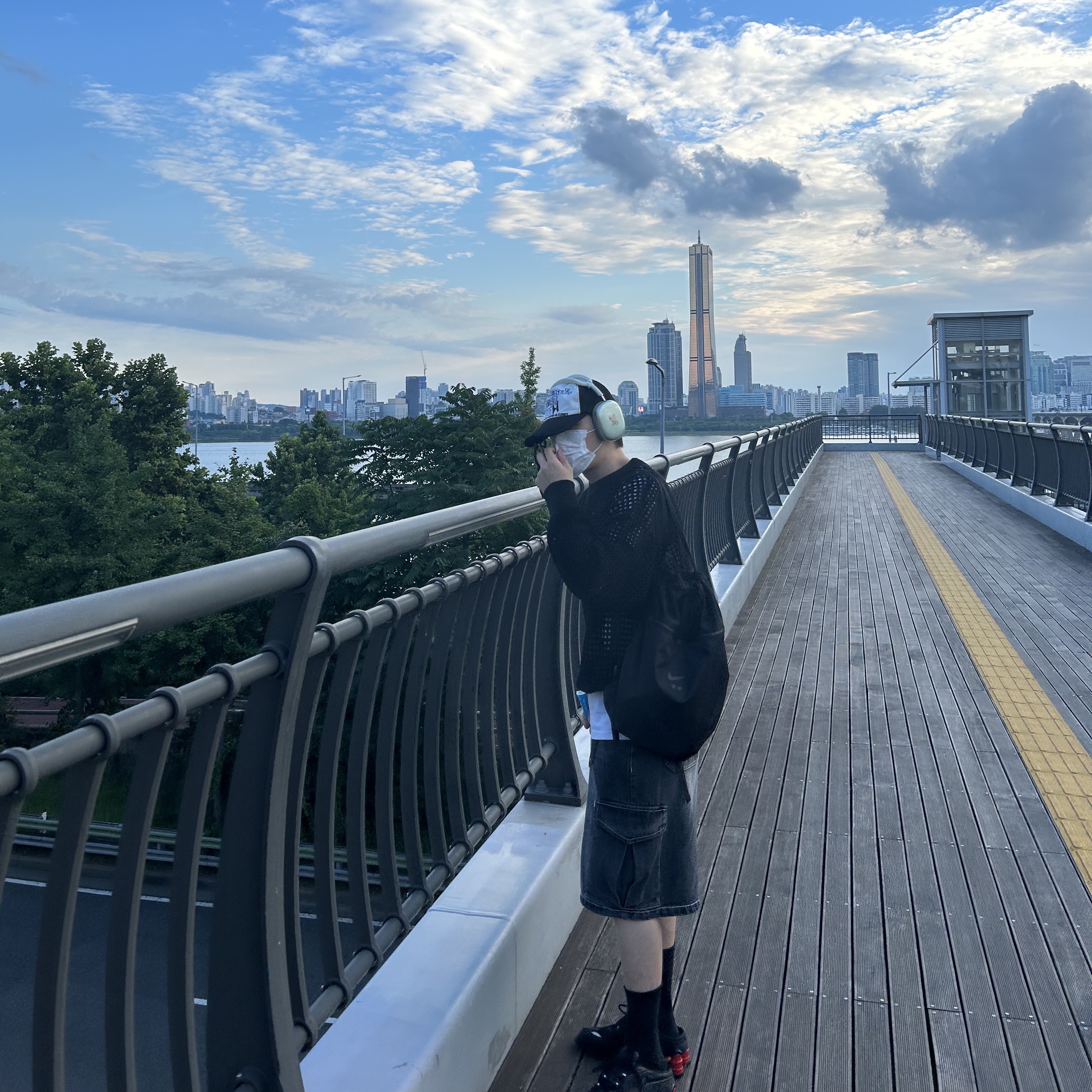 Nike x Martine Rose Shox MR4 Black, Apple AirPods Max Lightning Green (Korean Ver.) 착용 스타일 - 2