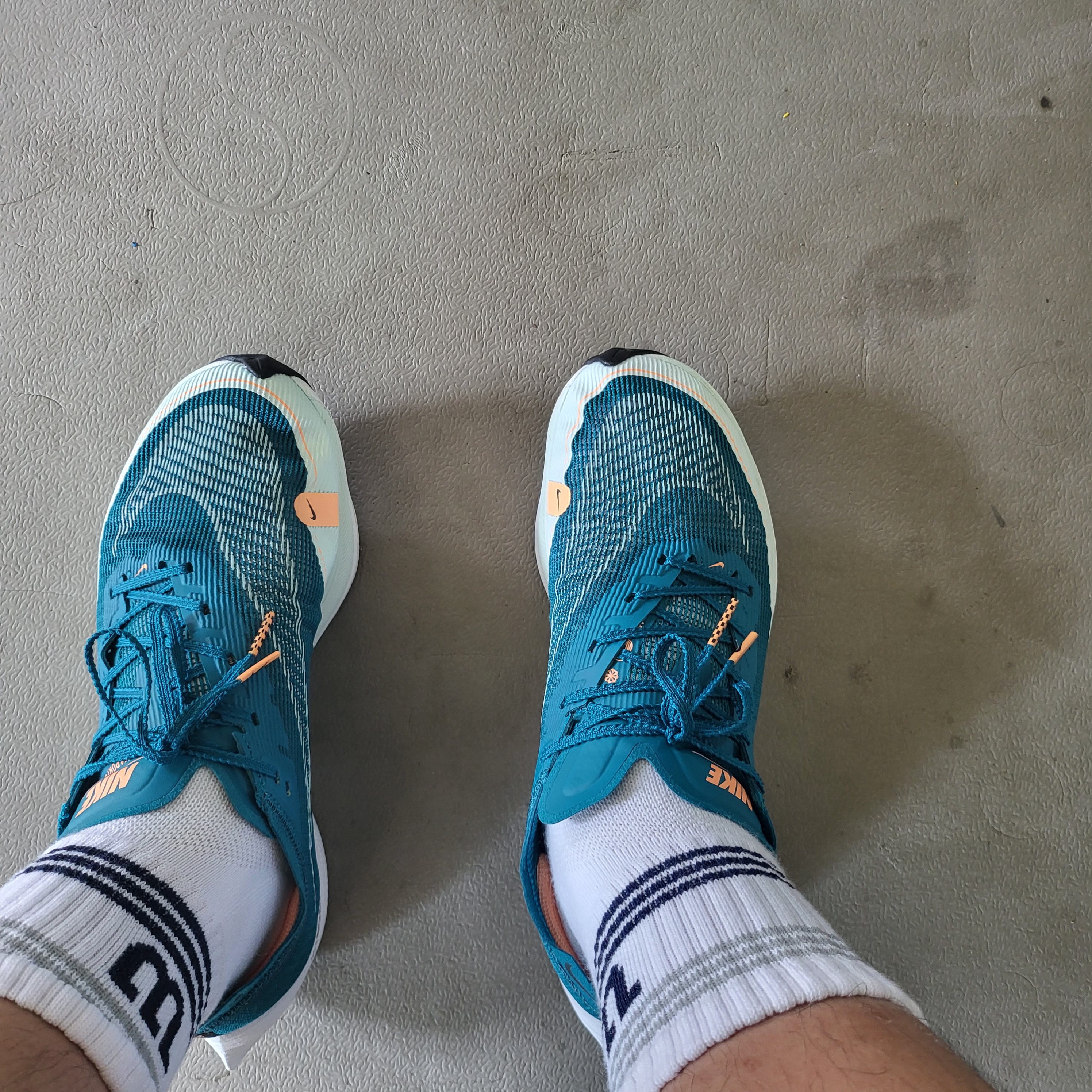 Nike ZoomX Vaporfly Next% 2 Bright Spruce Barely Green 착용 스타일