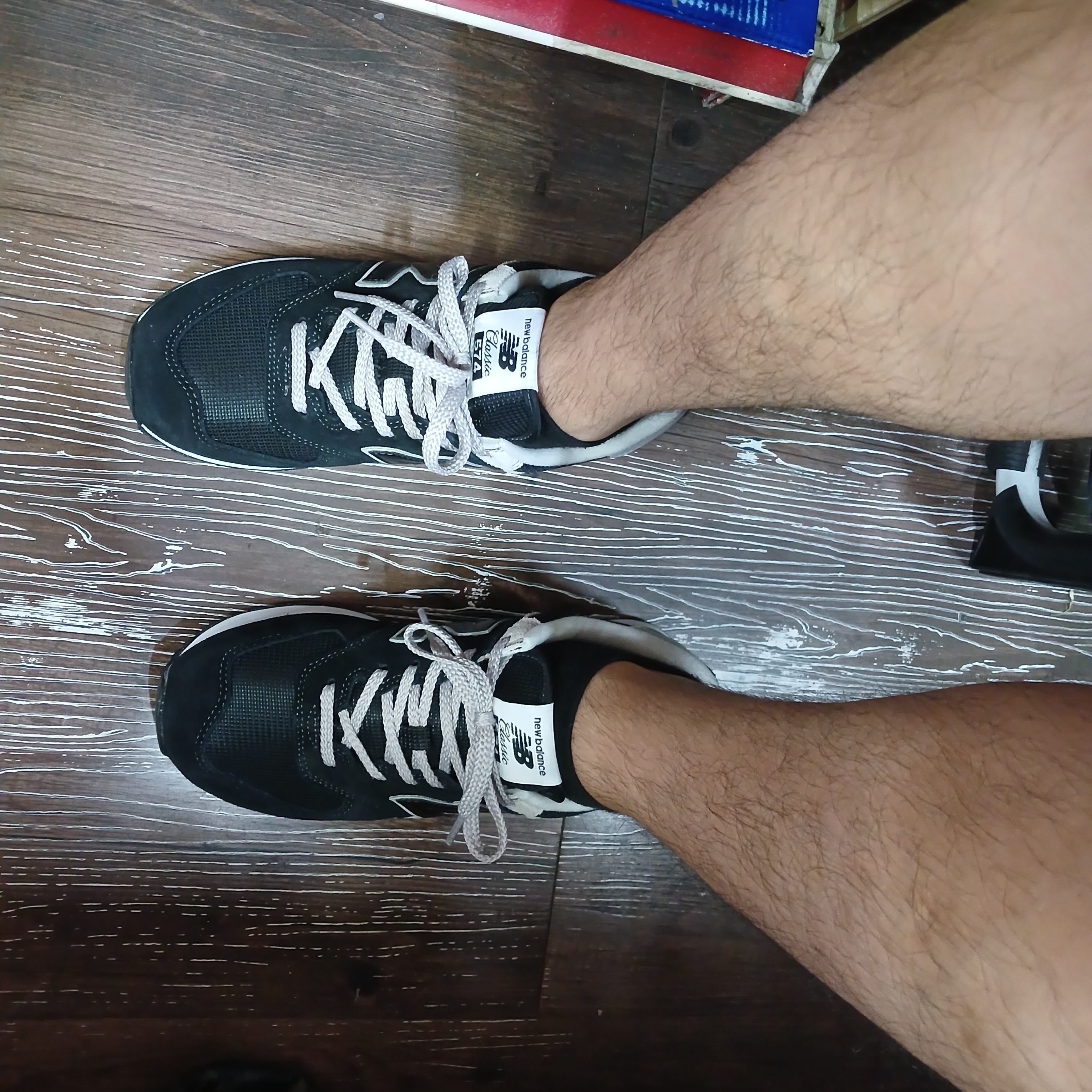 New Balance 574 Black - D Standard 착용 스타일