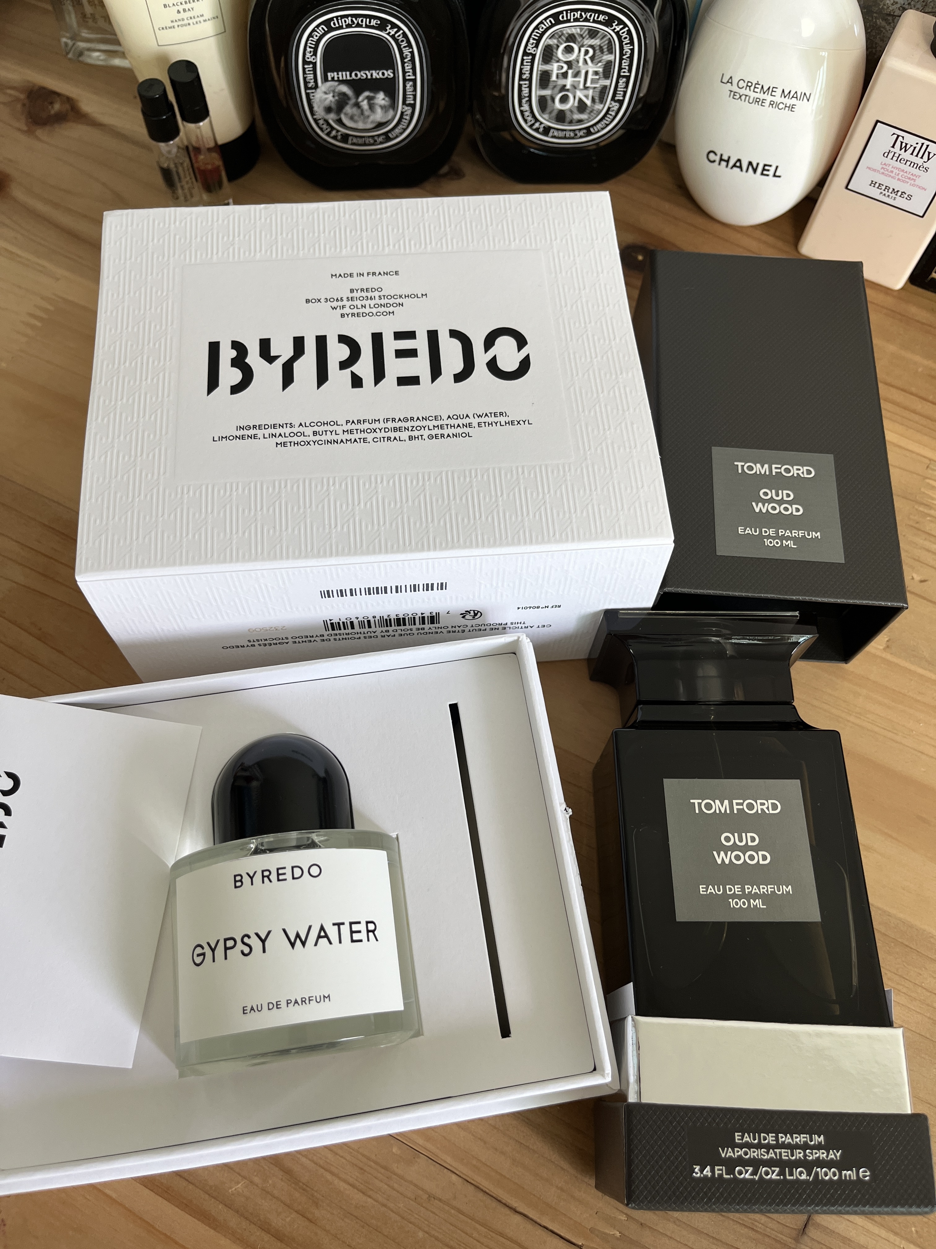 Tom Ford Oud Wood Eau De Parfum 100ml, Byredo Gypsy Water Eau De Parfum 50ml 착용 스타일 - 2