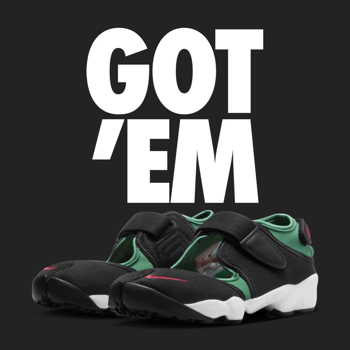 (W) Nike Air Rift University Red and Stadium Green 착용 스타일