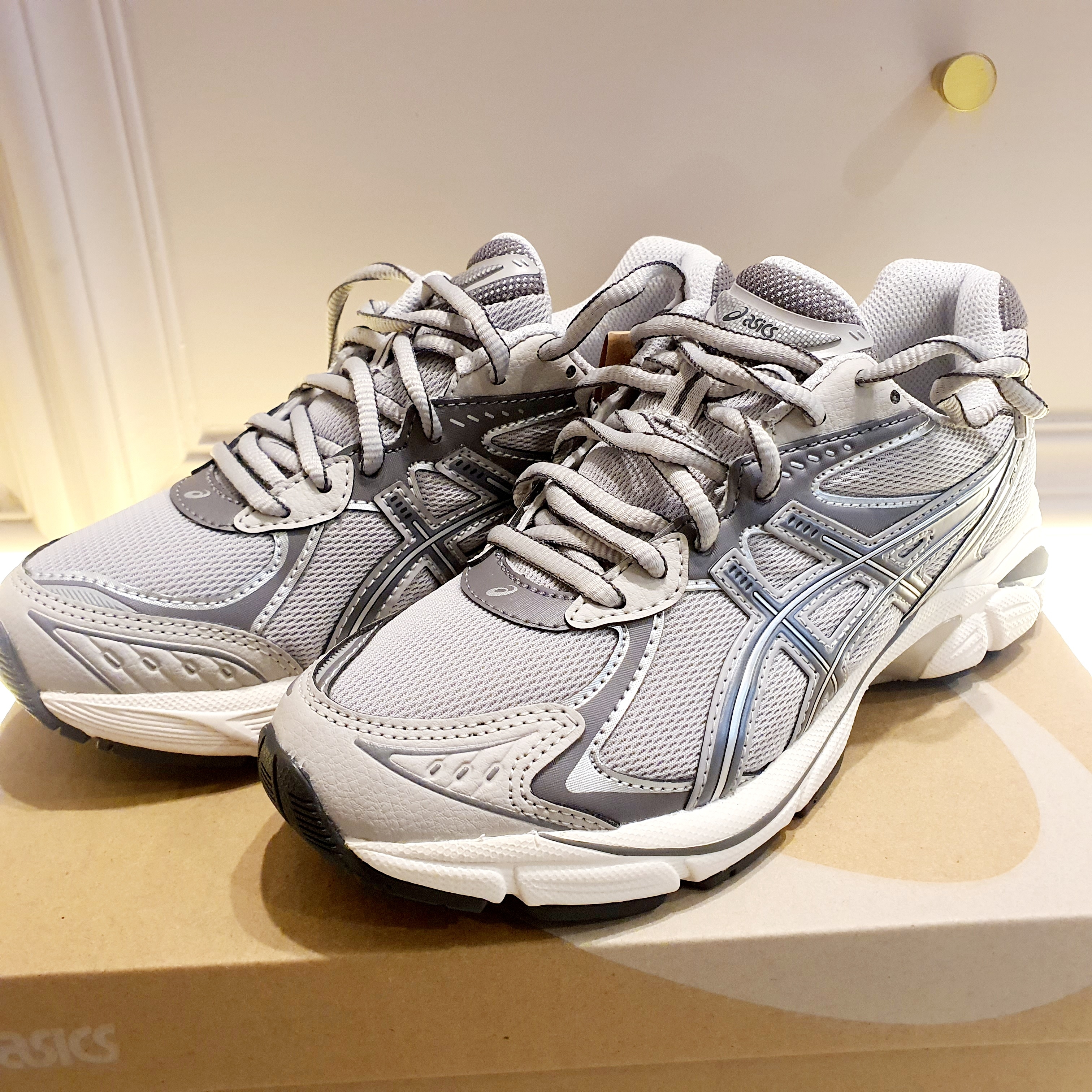 Asics GT-2160 Oyster Grey Carbon 착용 스타일 - 2