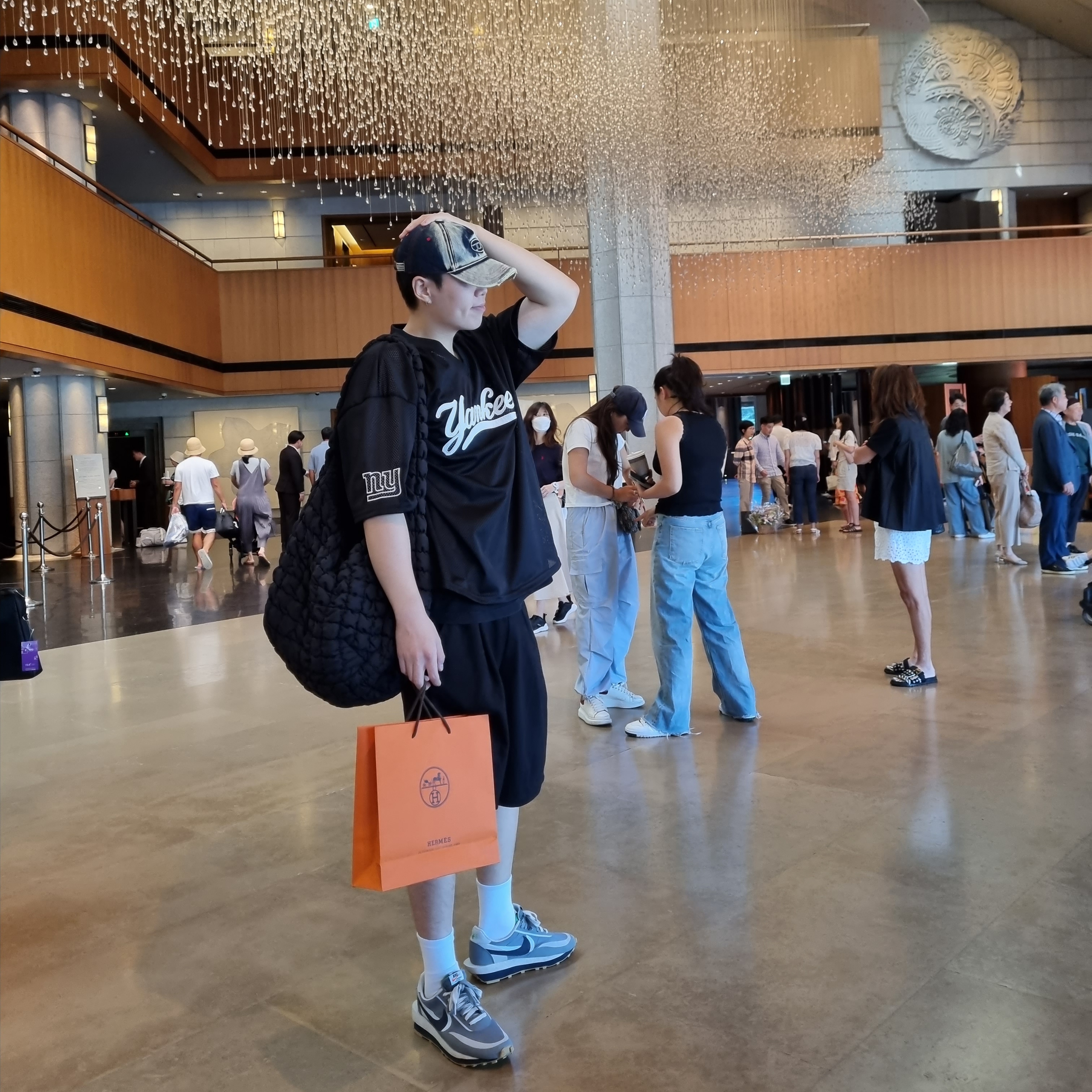 Diesel C-Seymon Treated Denim Baseball Cap Blue White, Nike x Sacai x Clot LDWaffle Cool Grey 착용 스타일