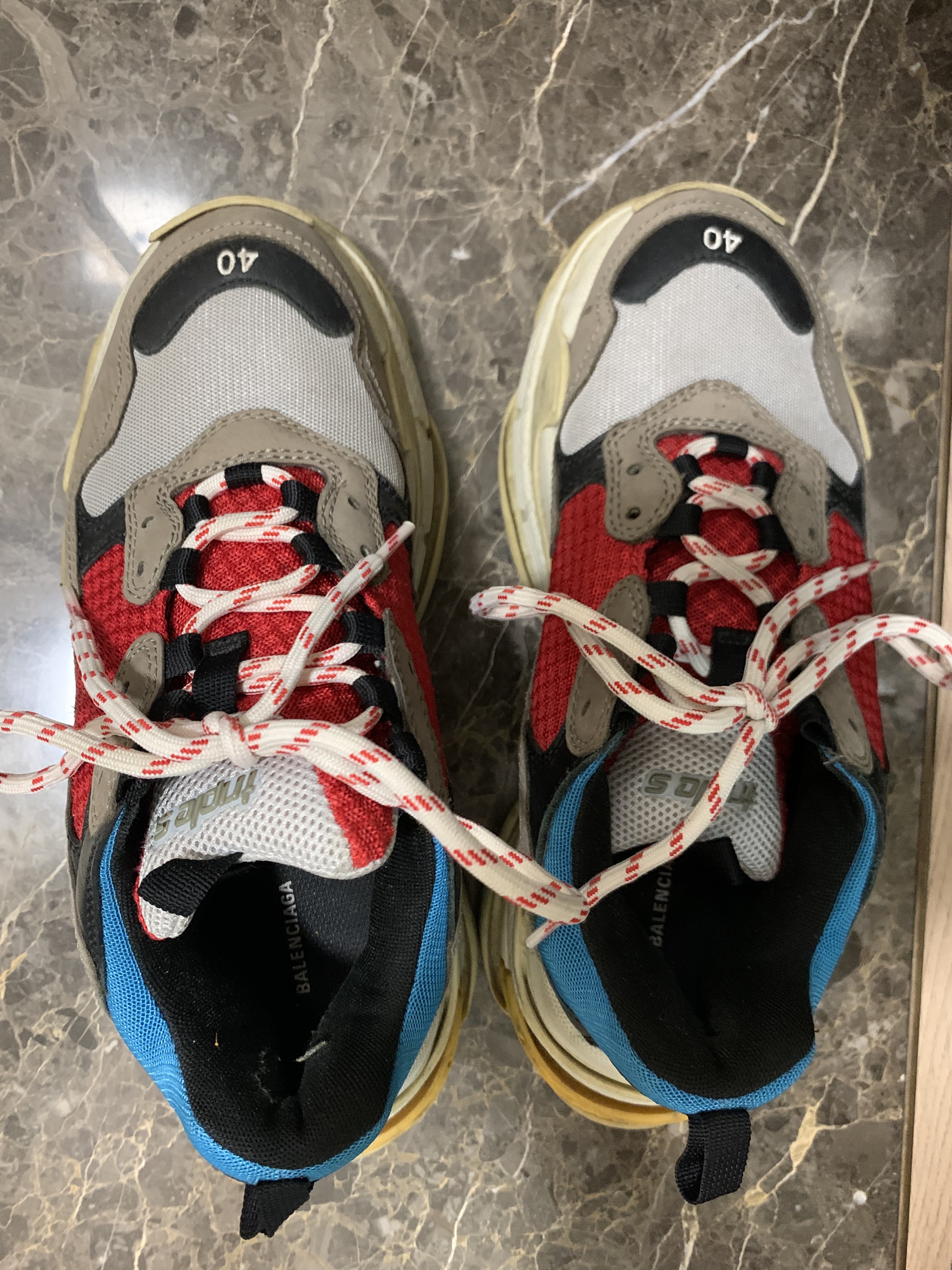Balenciaga Triple S Grey Red Blue 2018 Reissue 착용 스타일