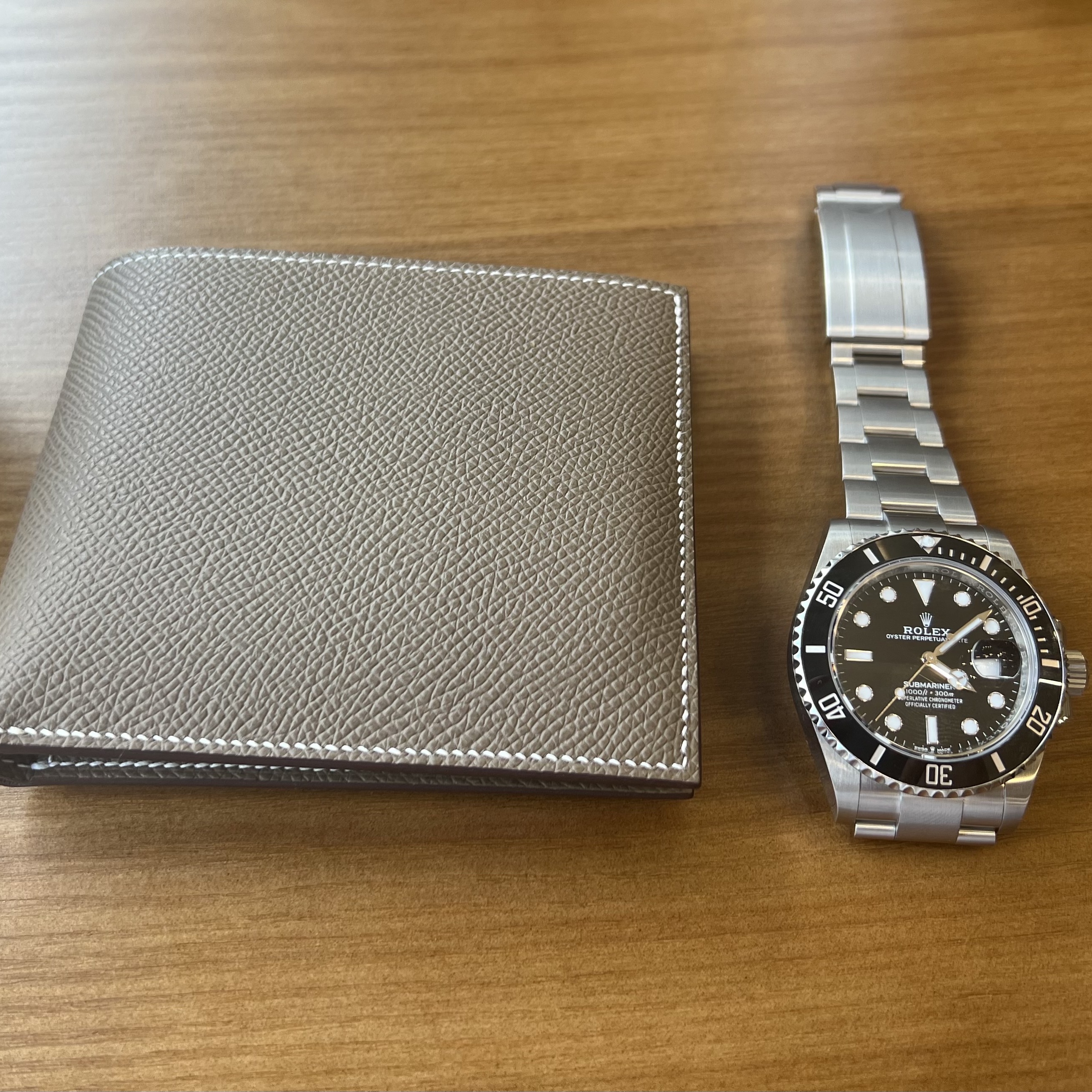 Hermes MC² Copernic Wallet Epsom & Etoupe, Rolex Submariner Date 41mm 126610LN Black Oyster 착용 스타일
