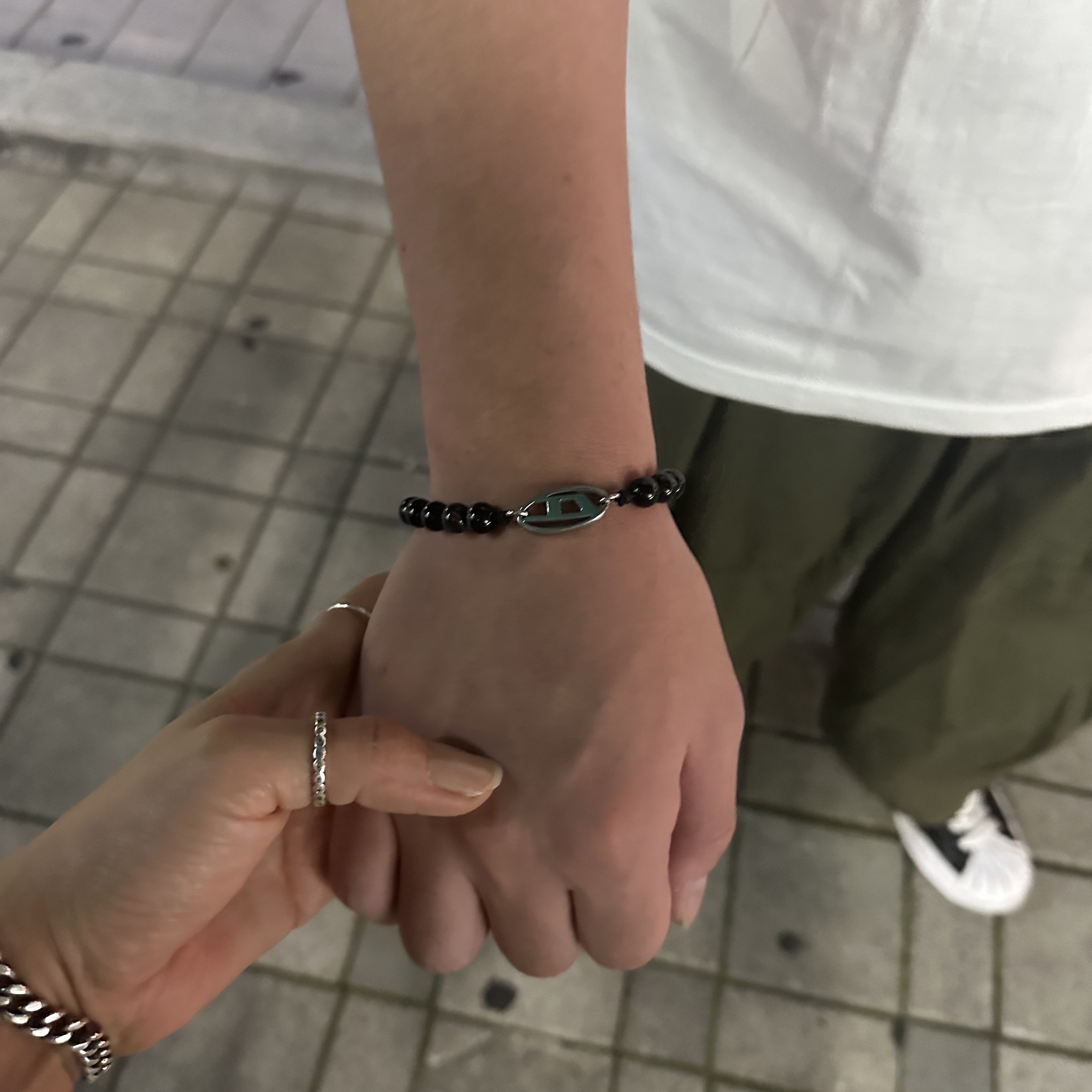 Diesel Dx1434 Oval D Logo Agate Beaded Bracelet Black, Supreme x Undercover Face T-Shirt White - 23SS 착용 스타일 - 1