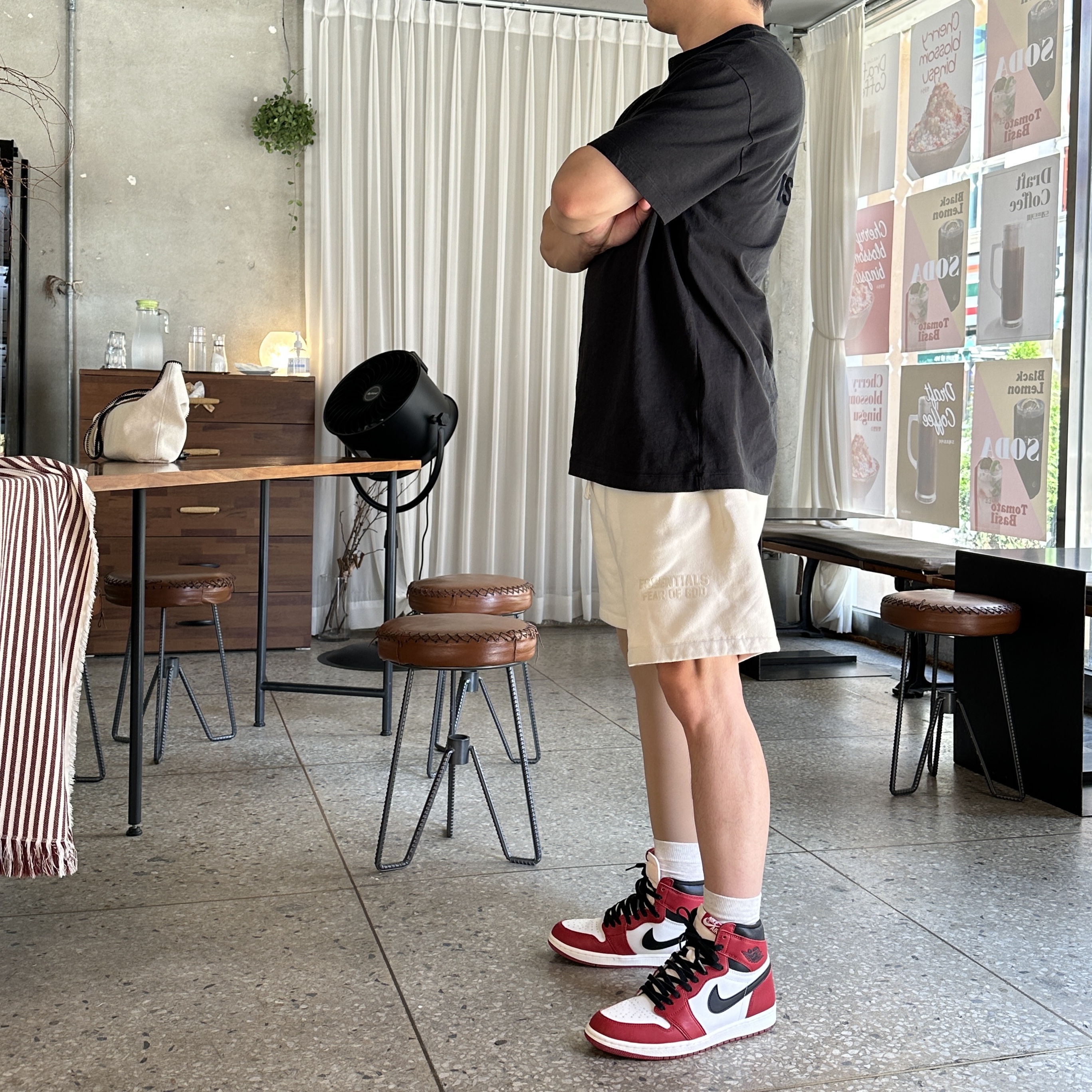 Jordan 1 Retro High OG Chicago 2022, Essentials The Core Collection T-Shirt Stretch Limo 착용 스타일