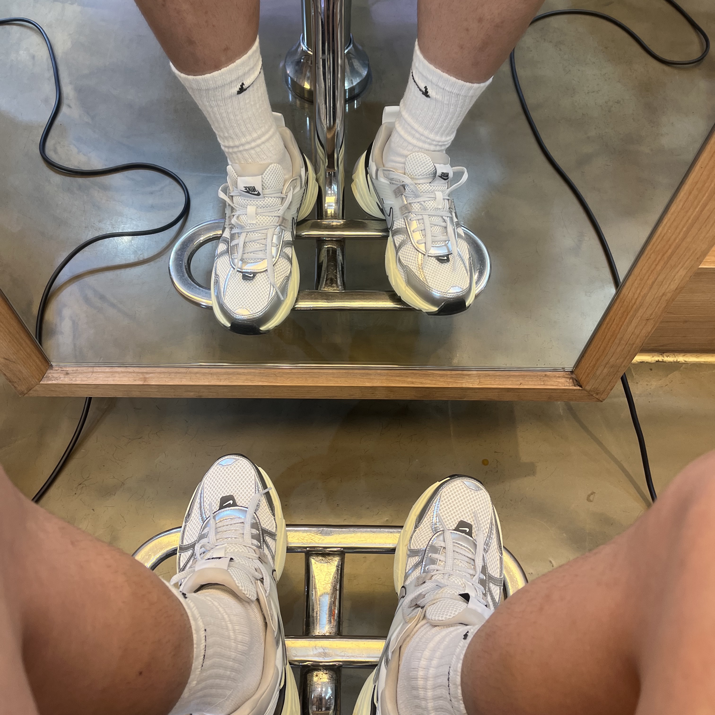 Nike V2K Run Summit White Metallic Silver 착용 스타일