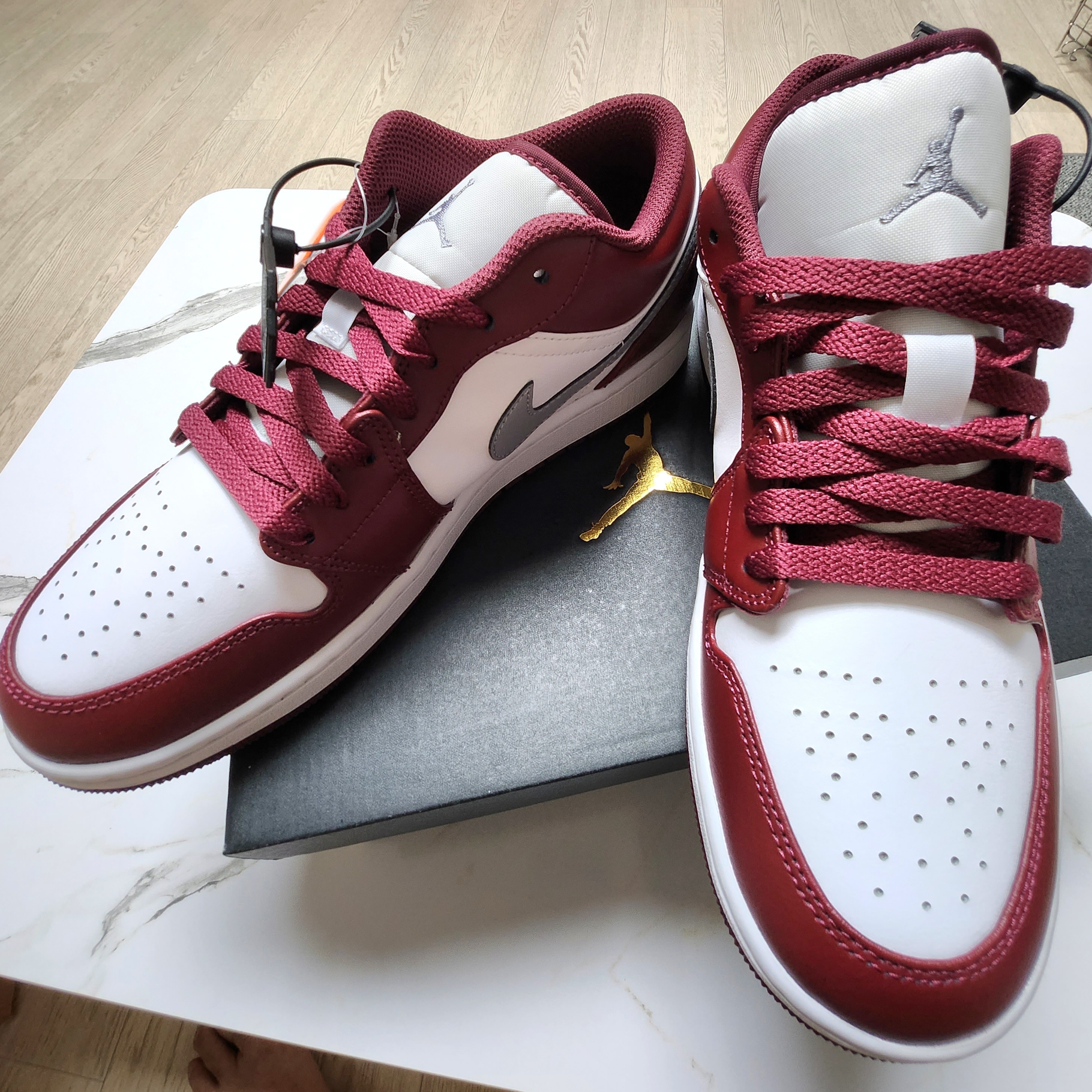 Jordan 1 Low Cherrywood Red 착용 스타일