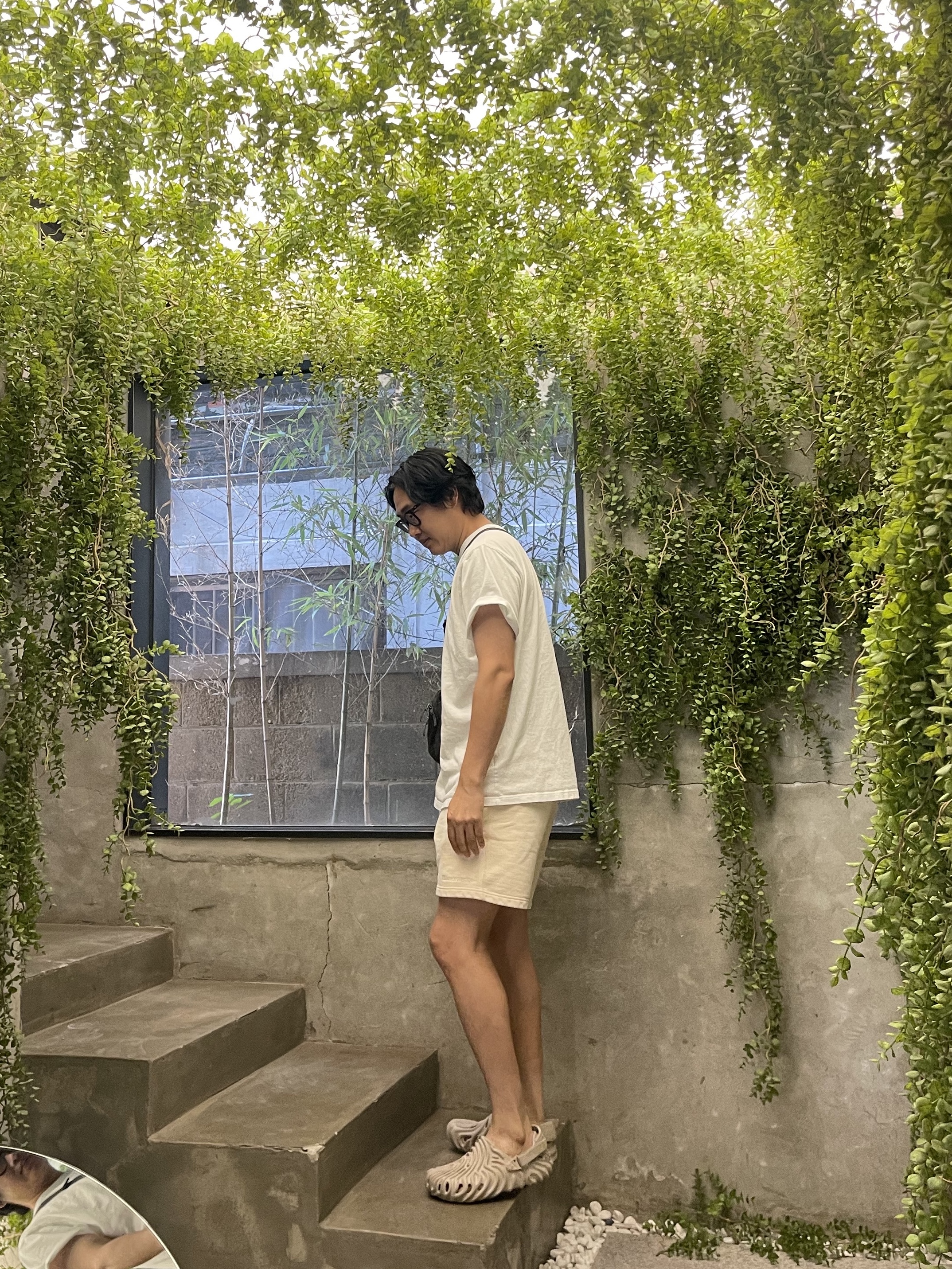 Crocs x Salehe Bembury Pollex Clog Horchata 착용 스타일 - 4