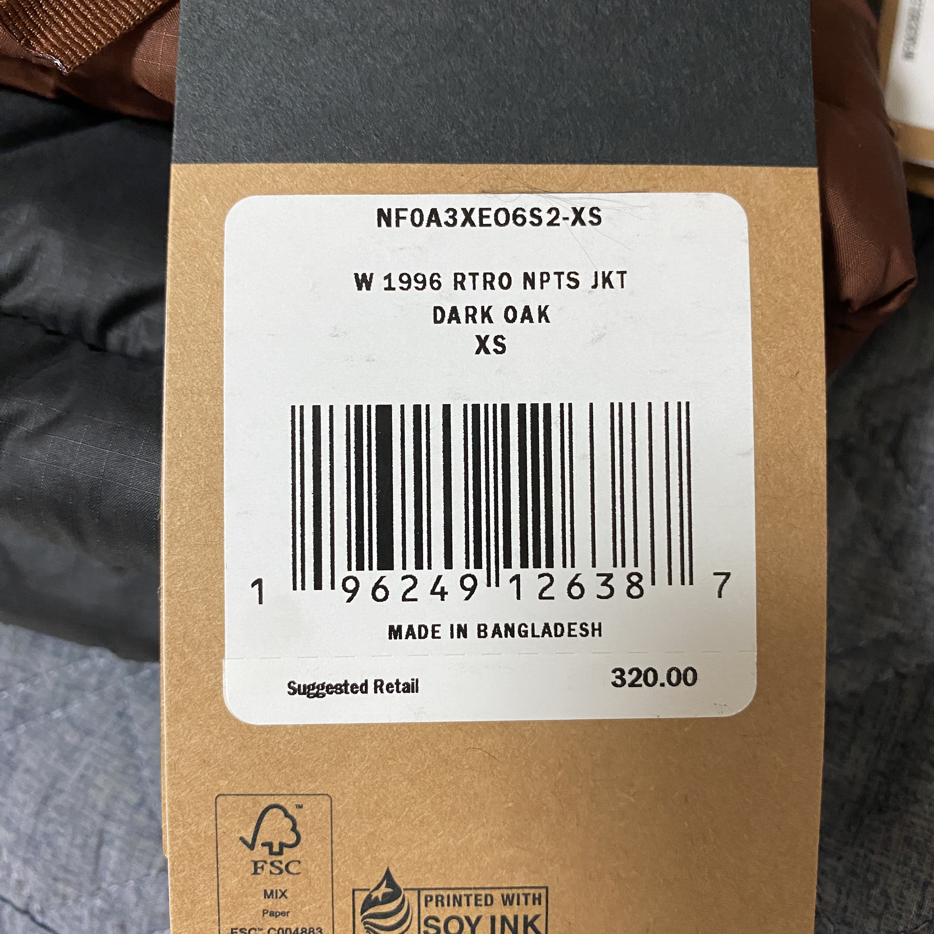 (W) The North Face 1996 Retro Nuptse Jacket Dark Oak 착용 스타일 - 2