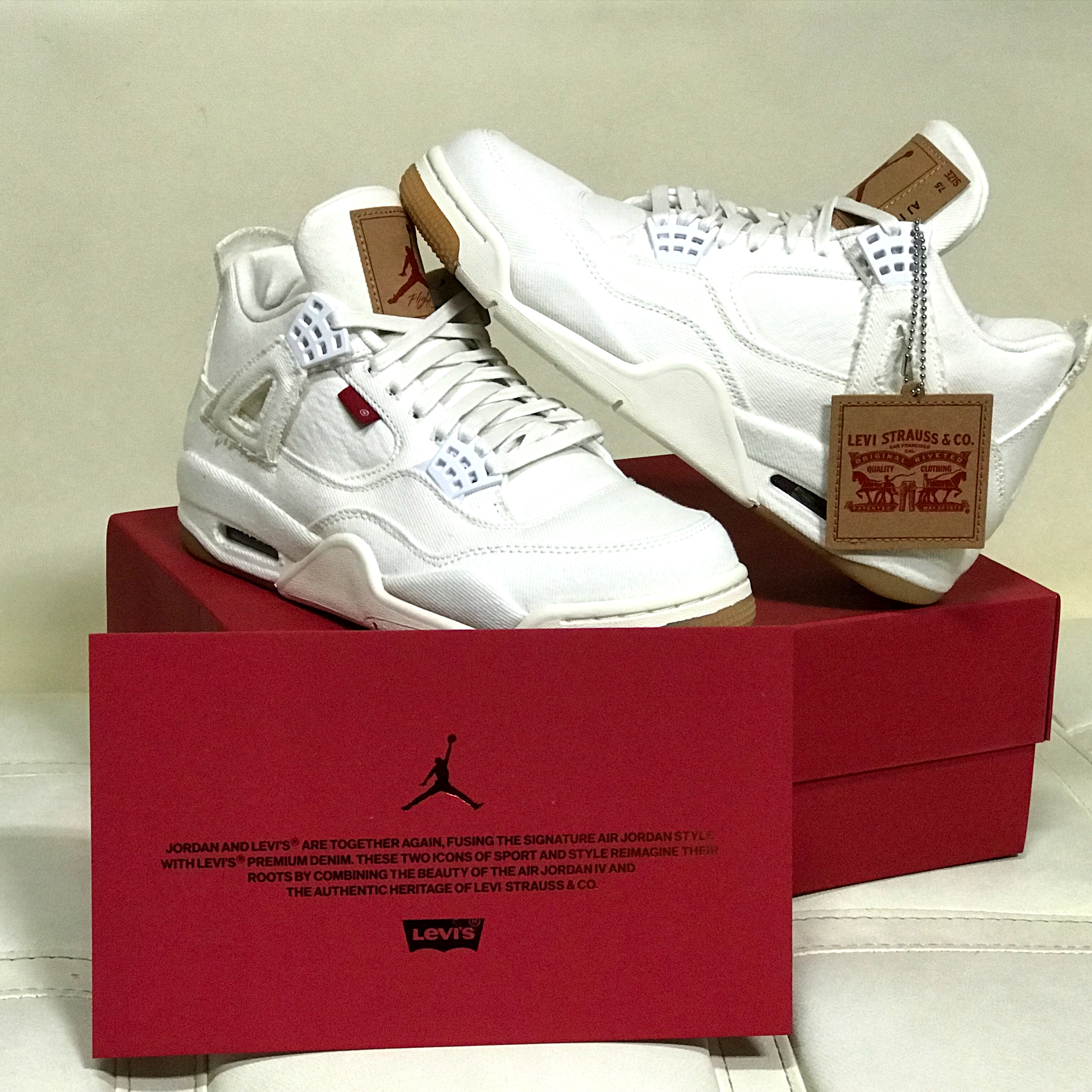 Jordan 4 x Levi's Retro White Denim (Blank Tag) 착용 스타일 - 2