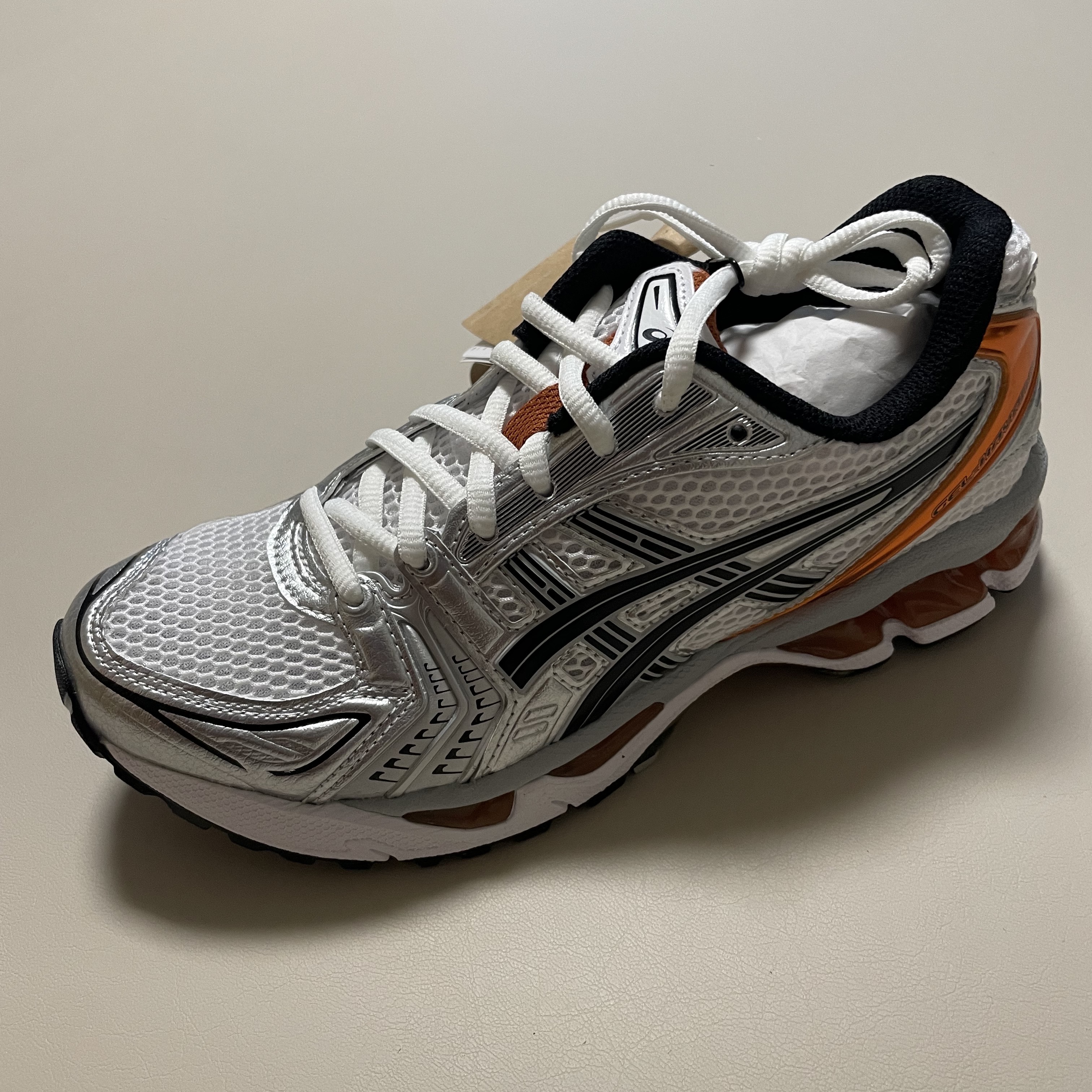 Asics Gel-Kayano 14 White Piquant Orange 착용 스타일