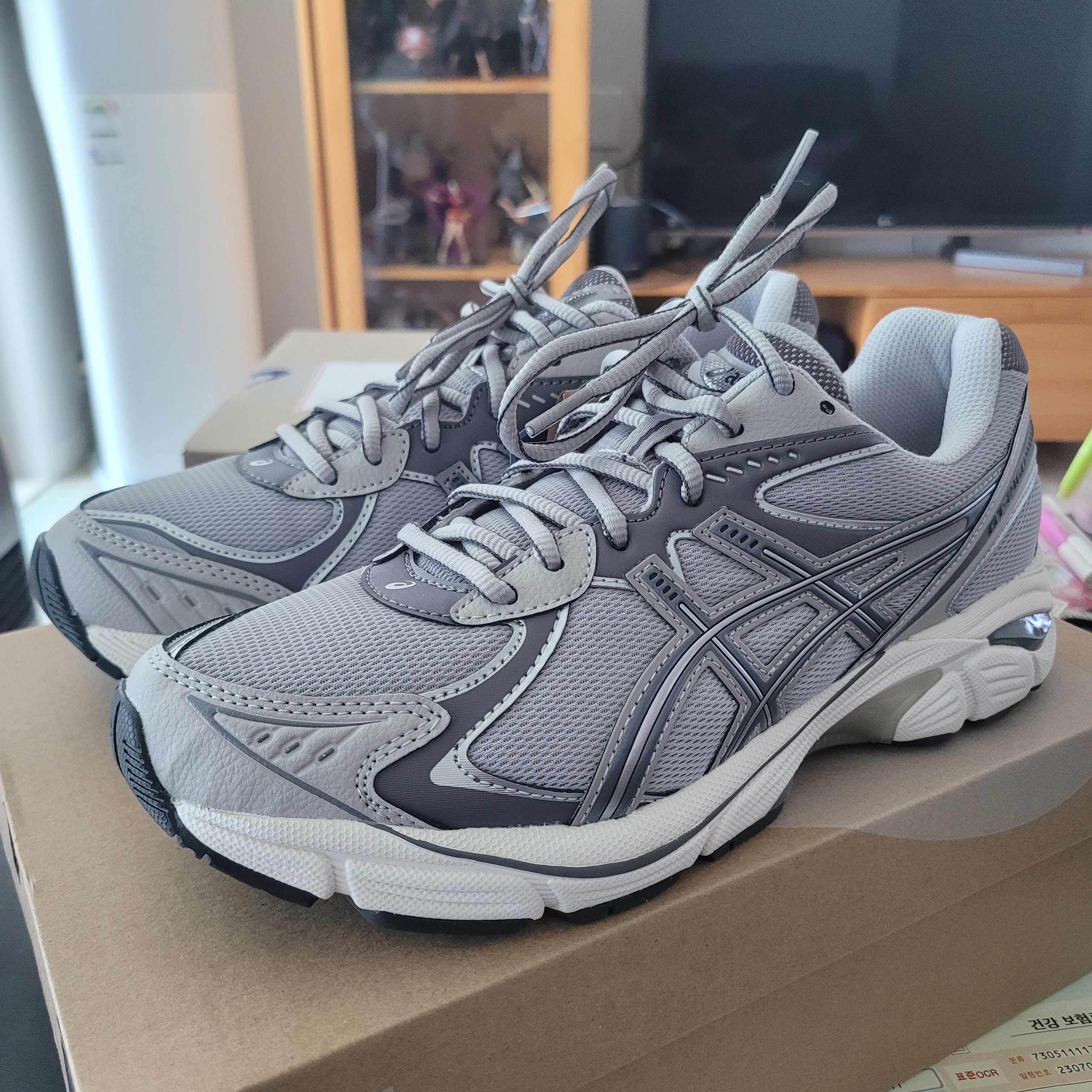 Asics GT-2160 Oyster Grey Carbon 착용 스타일 - 1