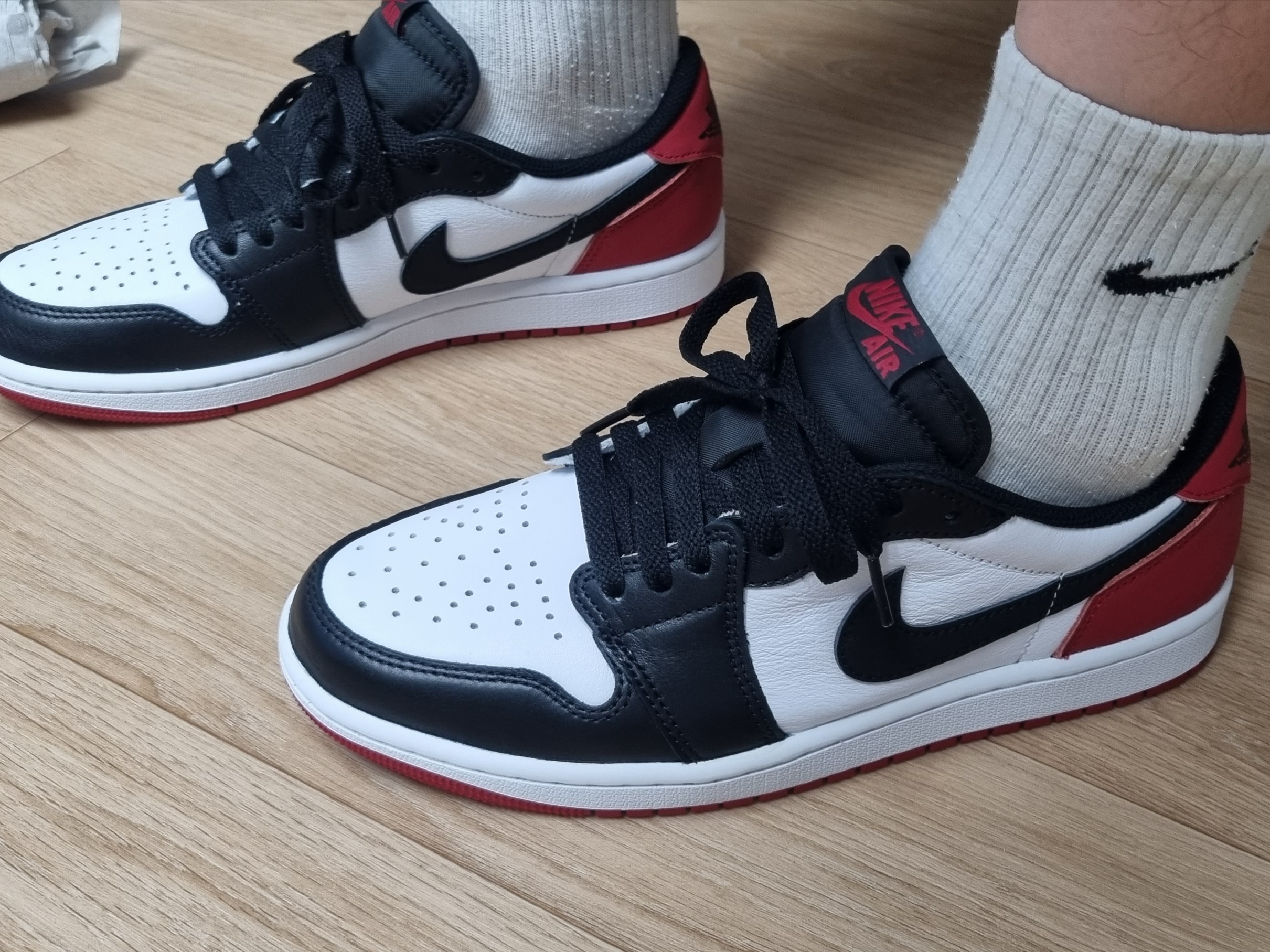 Jordan 1 Retro Low OG Black Toe, (GS) Jordan 1 Retro Low OG Black Toe 착용 스타일