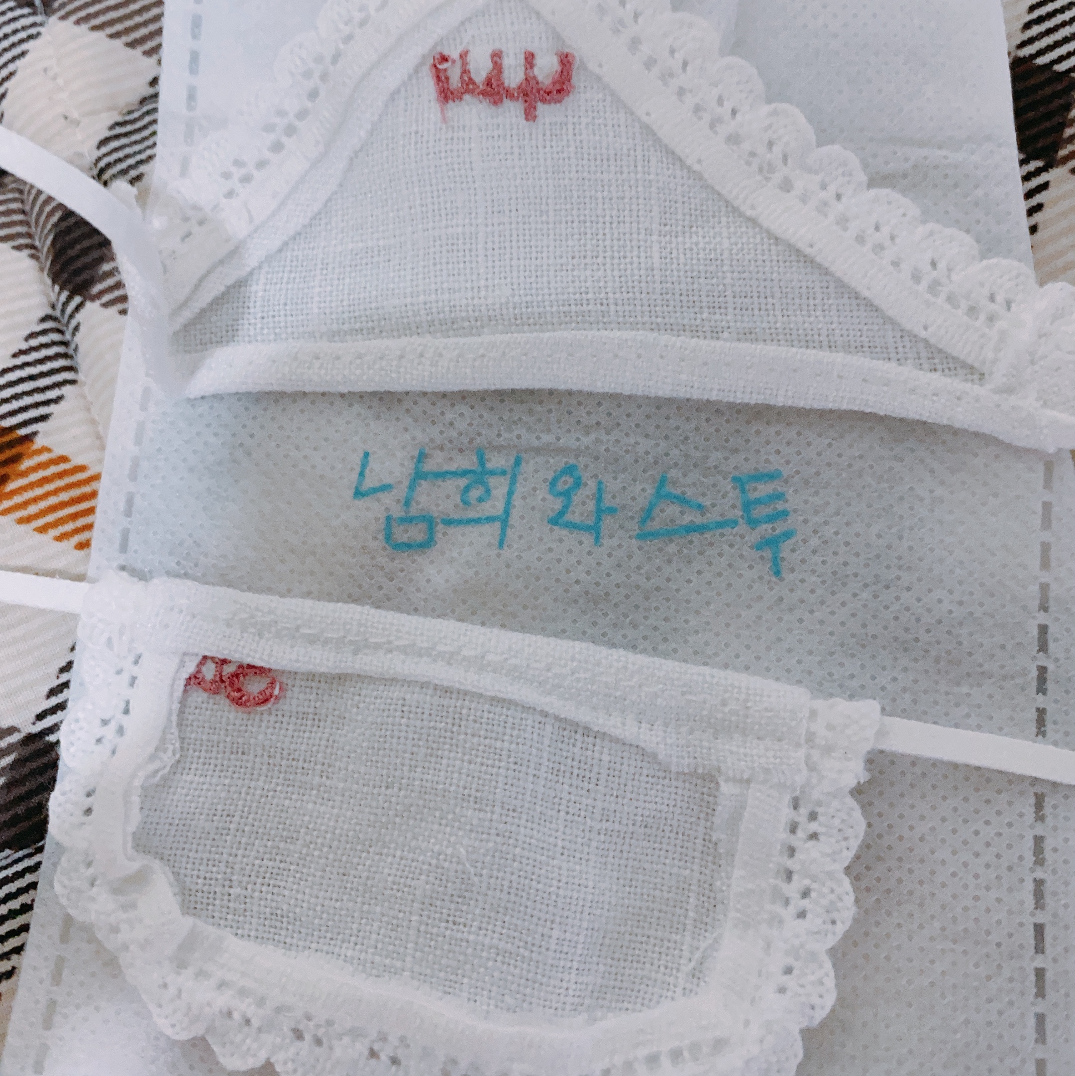STU x Monamhee Stu's Apron 착용 스타일