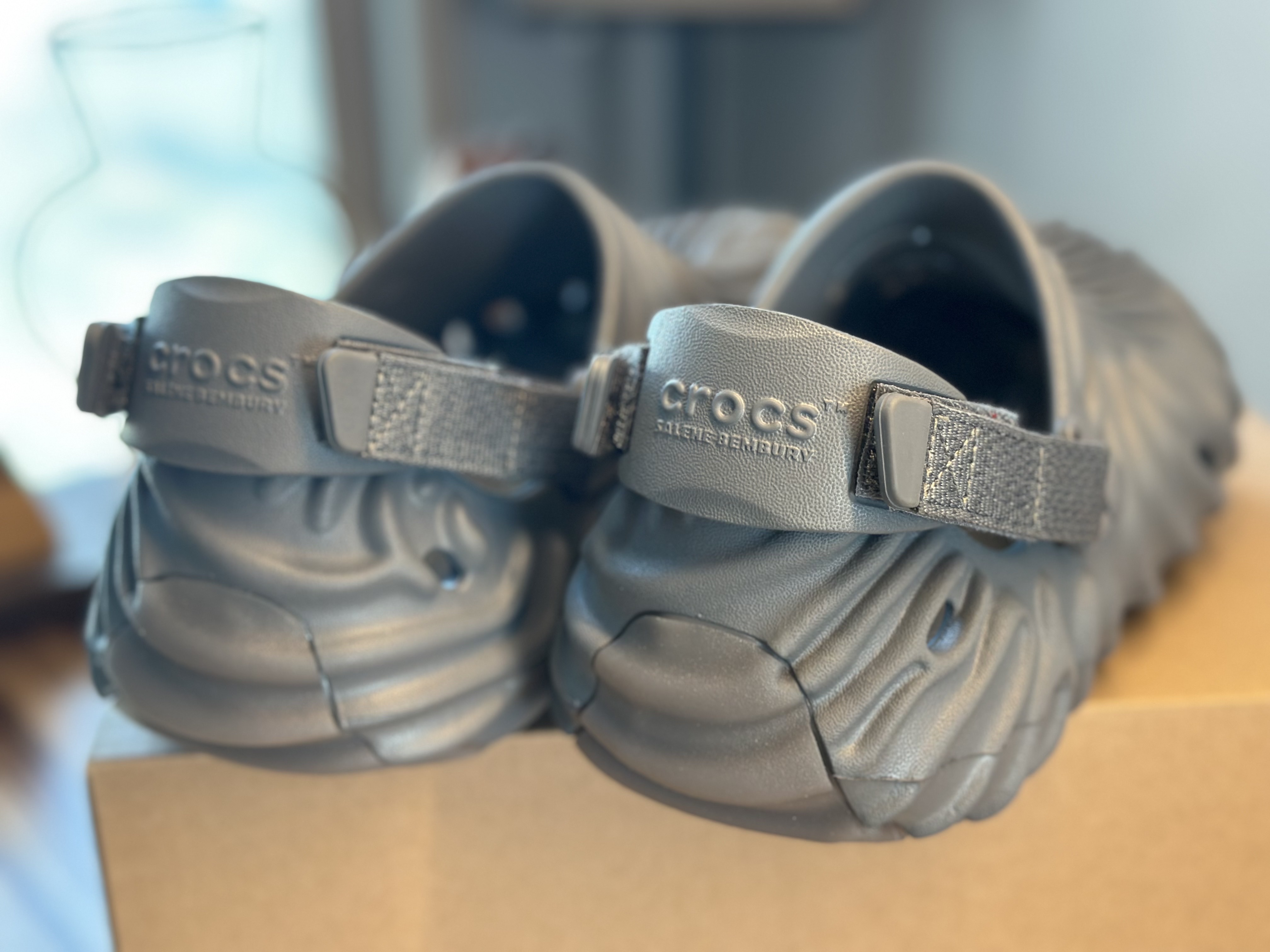 Crocs x Salehe Bembury Pollex Clog Niagara 착용 스타일 - 4