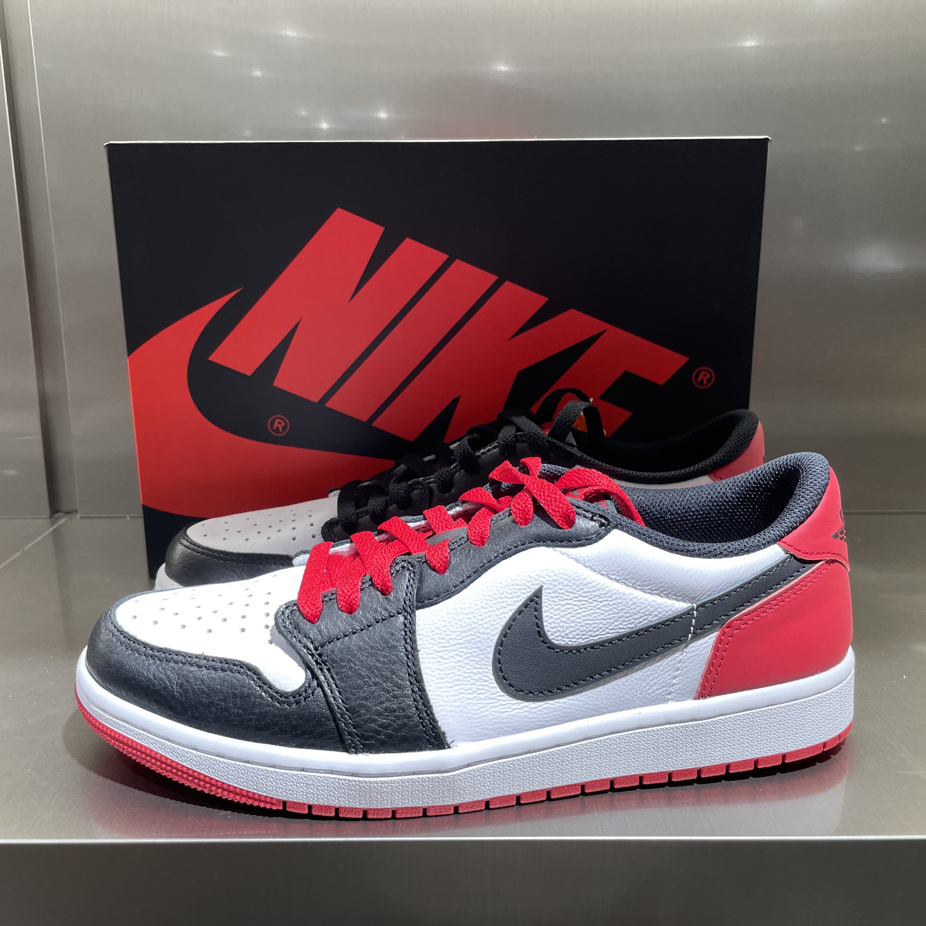 Jordan 1 Retro Low OG Black Toe 착용 스타일 - 2