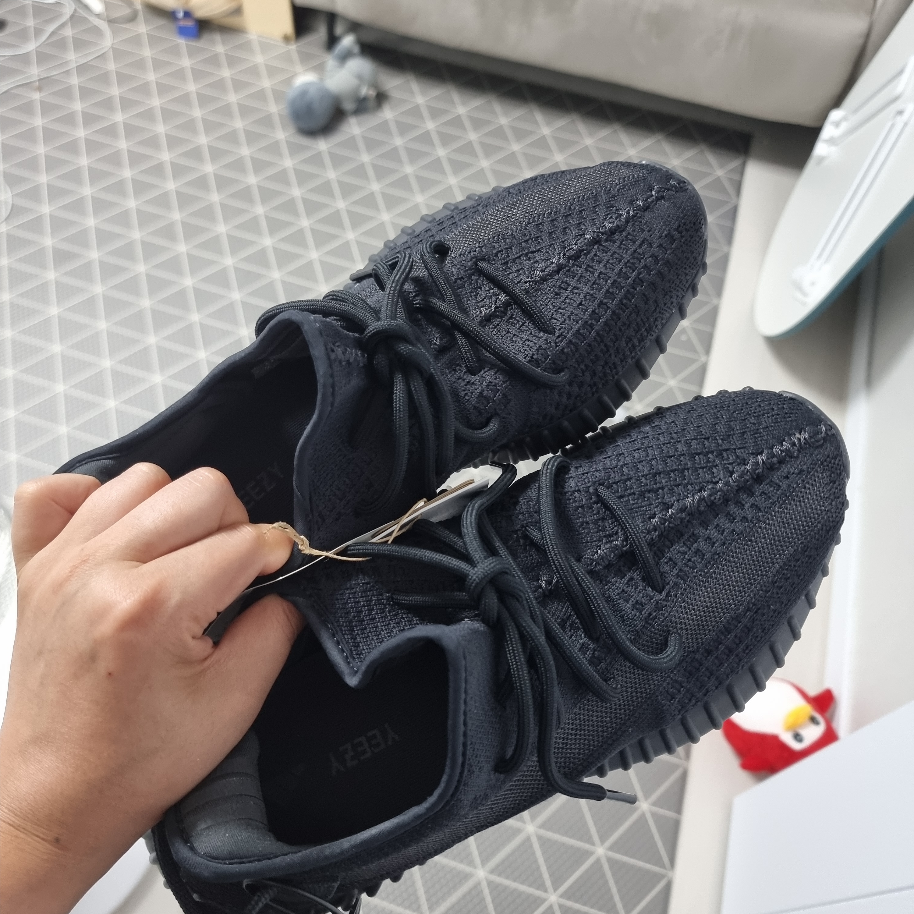 Adidas Yeezy Boost 350 V2 Onyx 착용 스타일