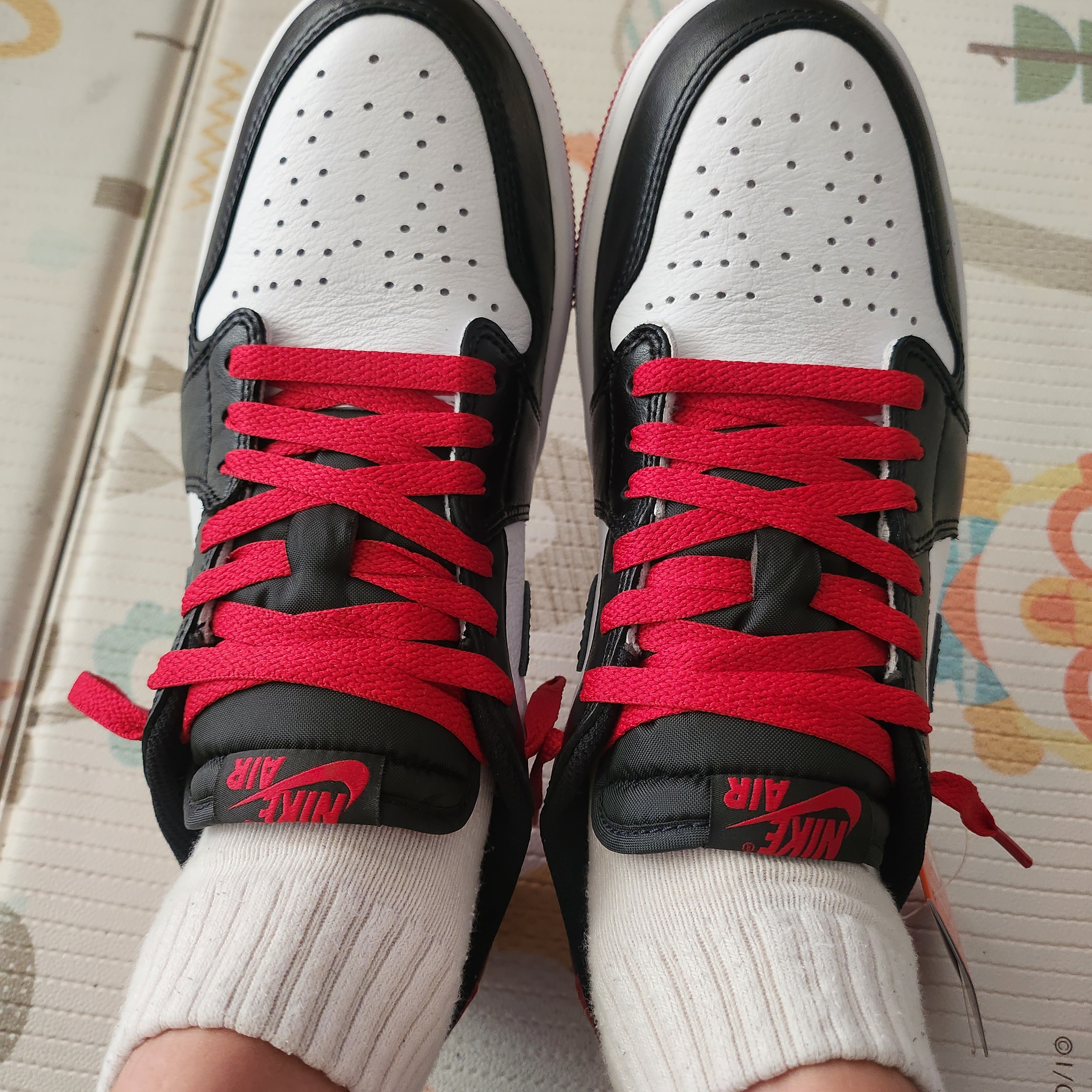 Jordan 1 Retro Low OG Black Toe 착용 스타일 - 3