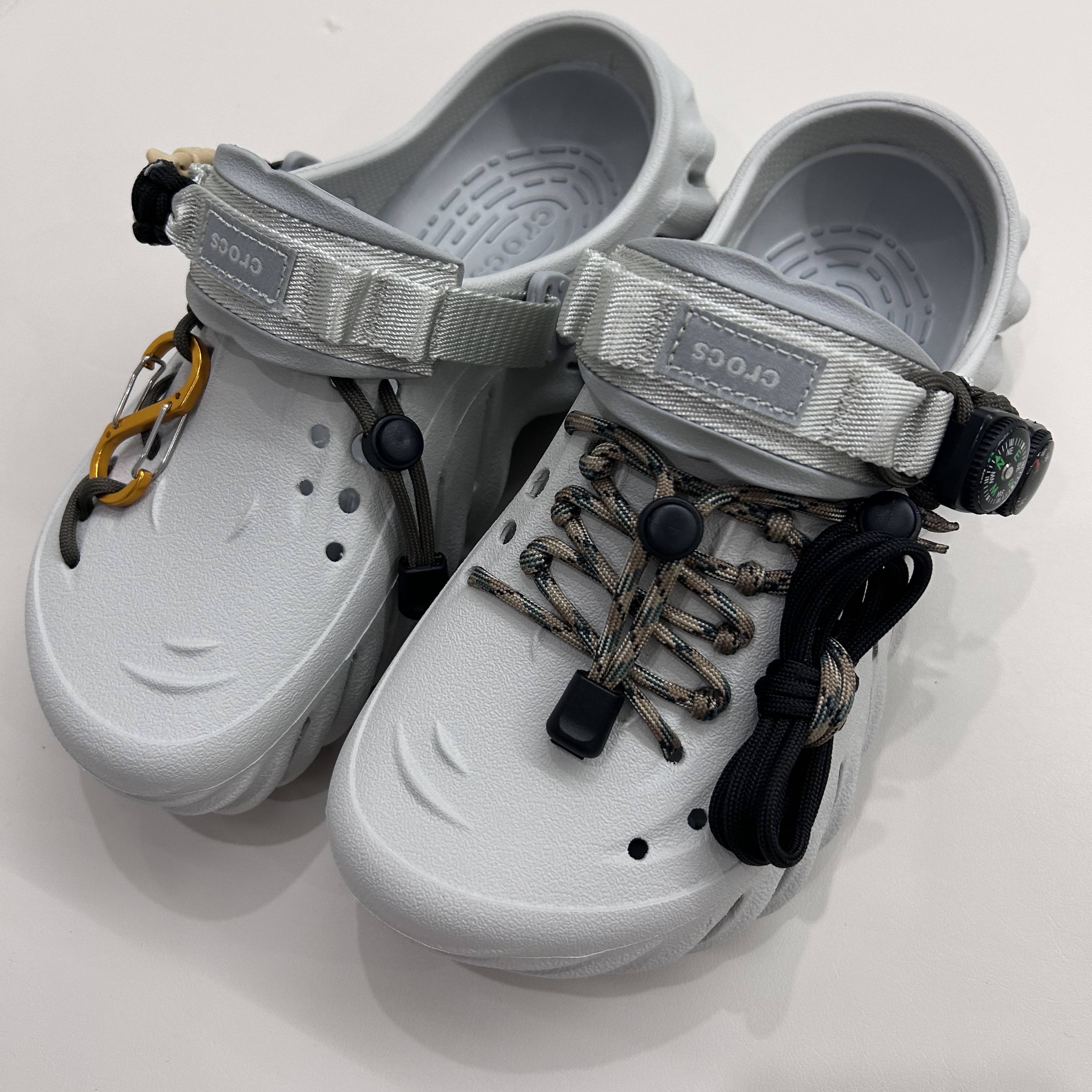 Crocs Echo Clog Atmosphere, Crocs Echo Clog Bone Black 착용 스타일 - 1