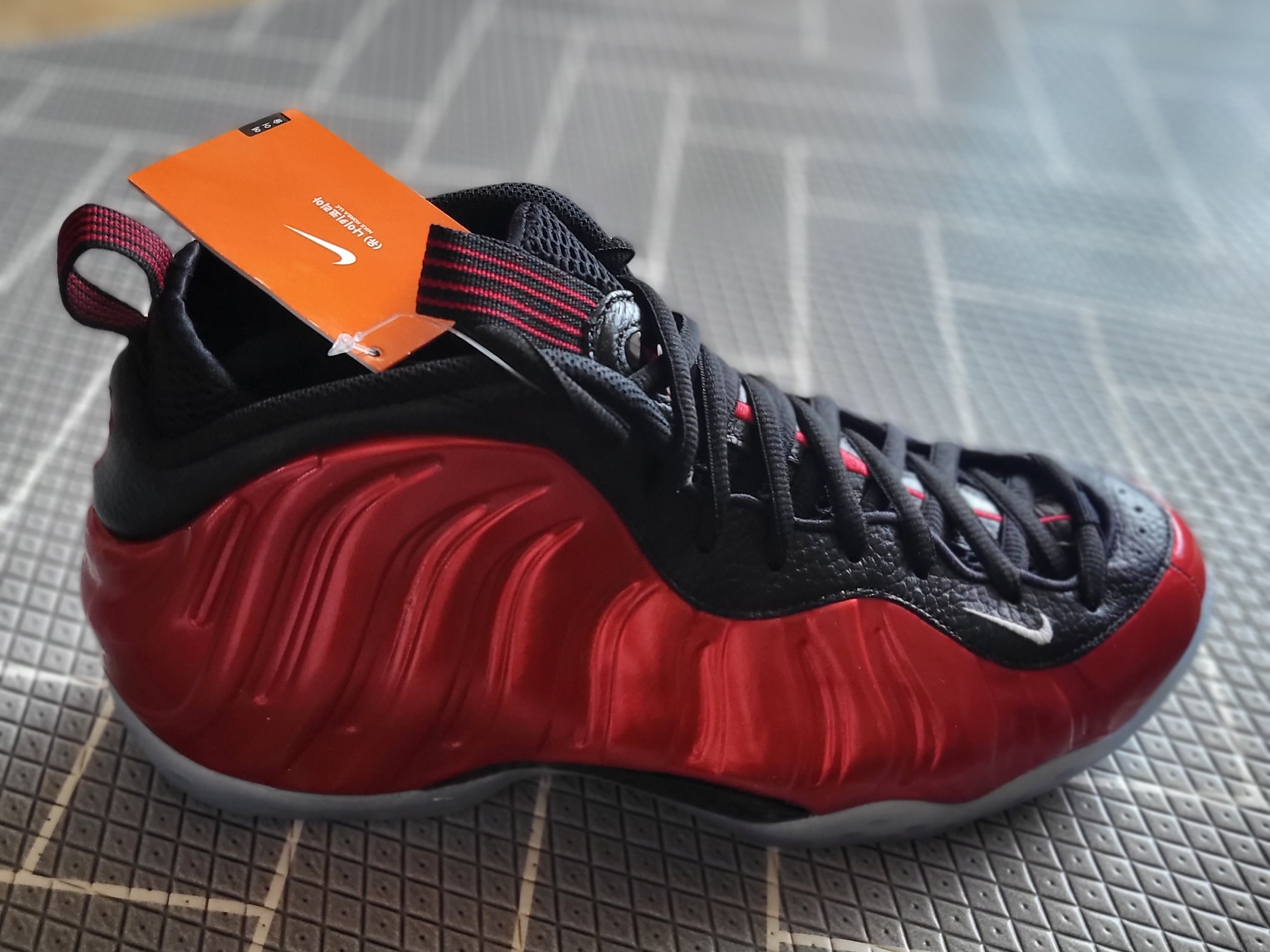 Nike Air Foamposite One Metallic Red 착용 스타일
